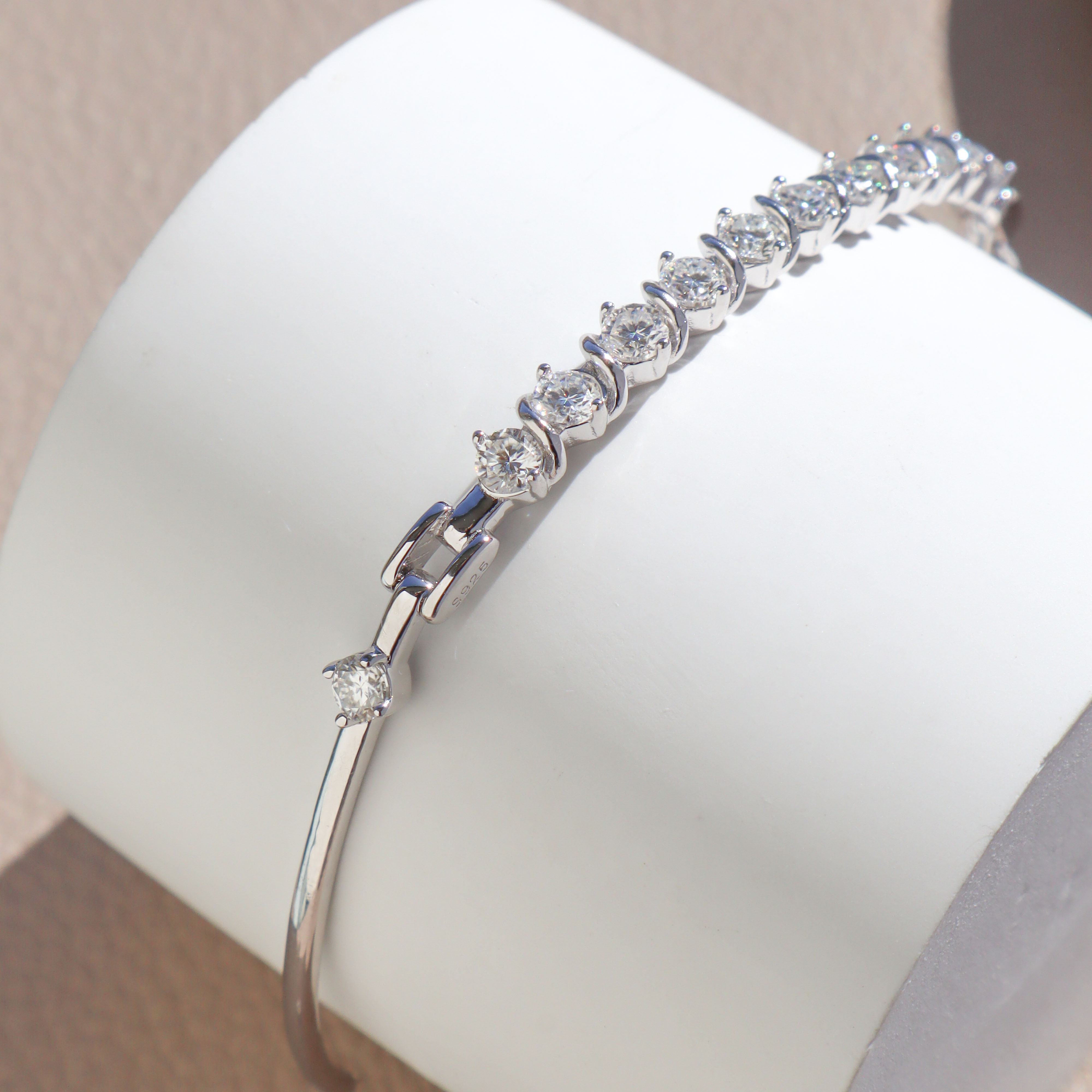 Silver/光澤排列莫桑石半鐲手鍊