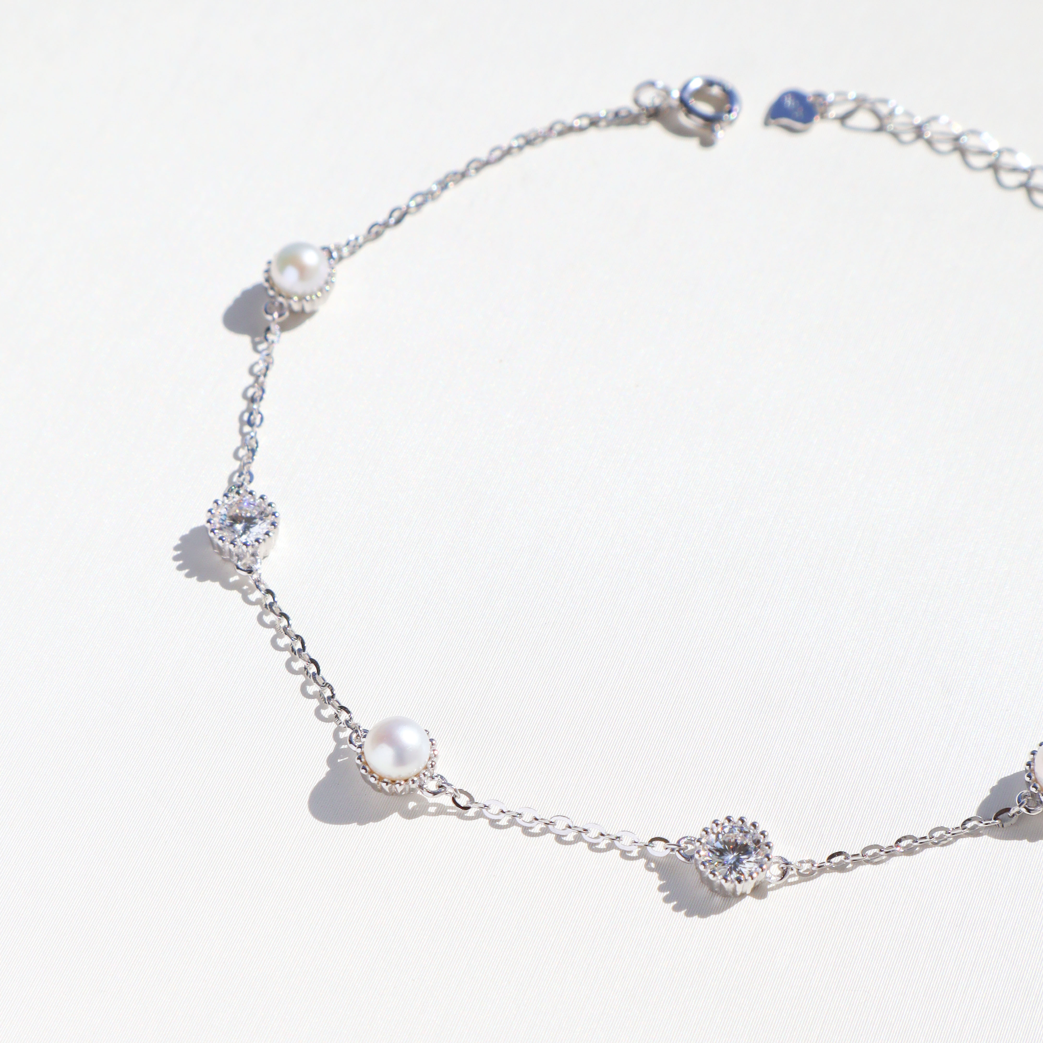 Silver/點點珠光莫桑石手鍊