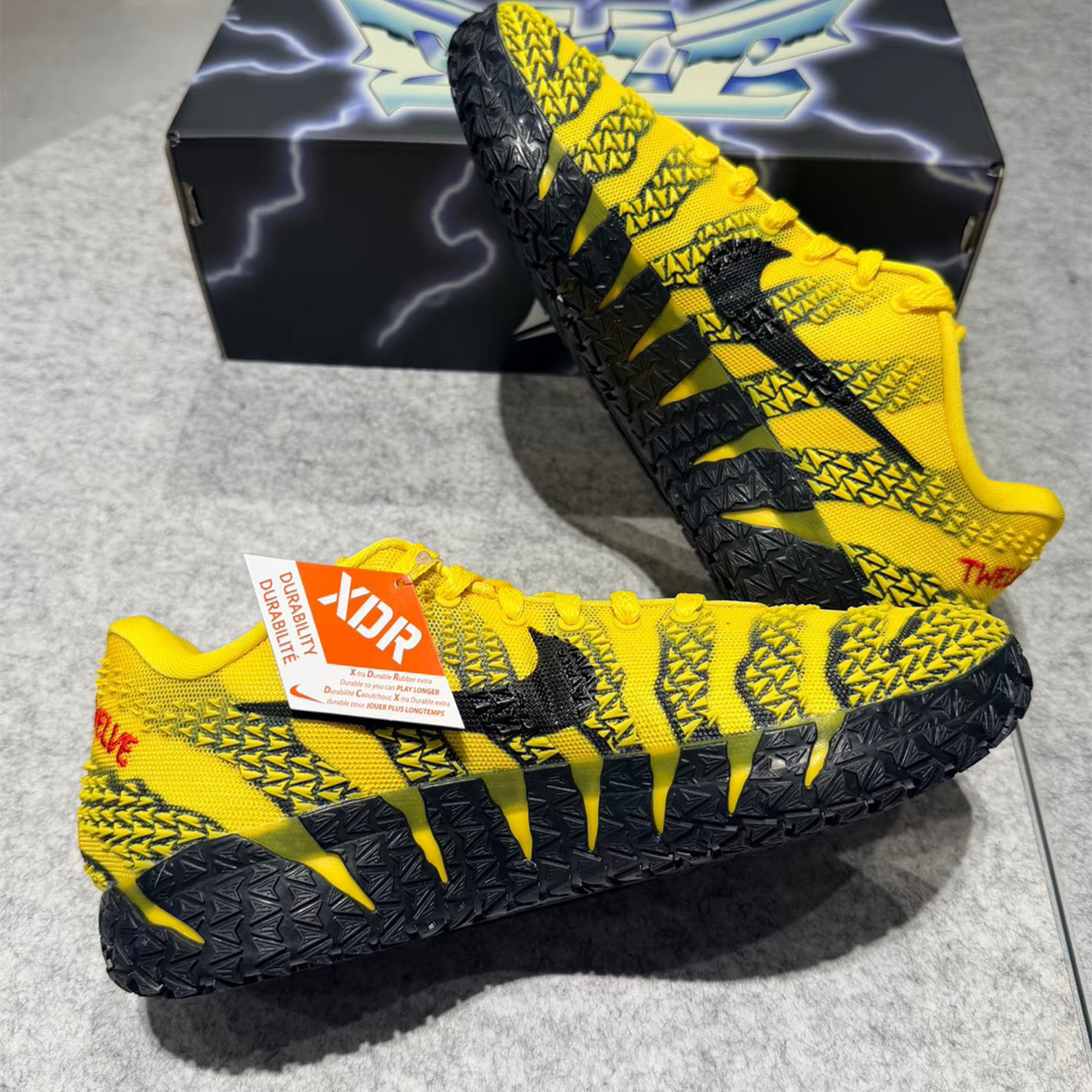 NIKE JA3 EP 李小龍 亮黃 紅勾 黃黑 抓痕 龍爭虎鬥 死亡遊戲 致敬 莫蘭特 實戰籃球鞋 HF2794-702