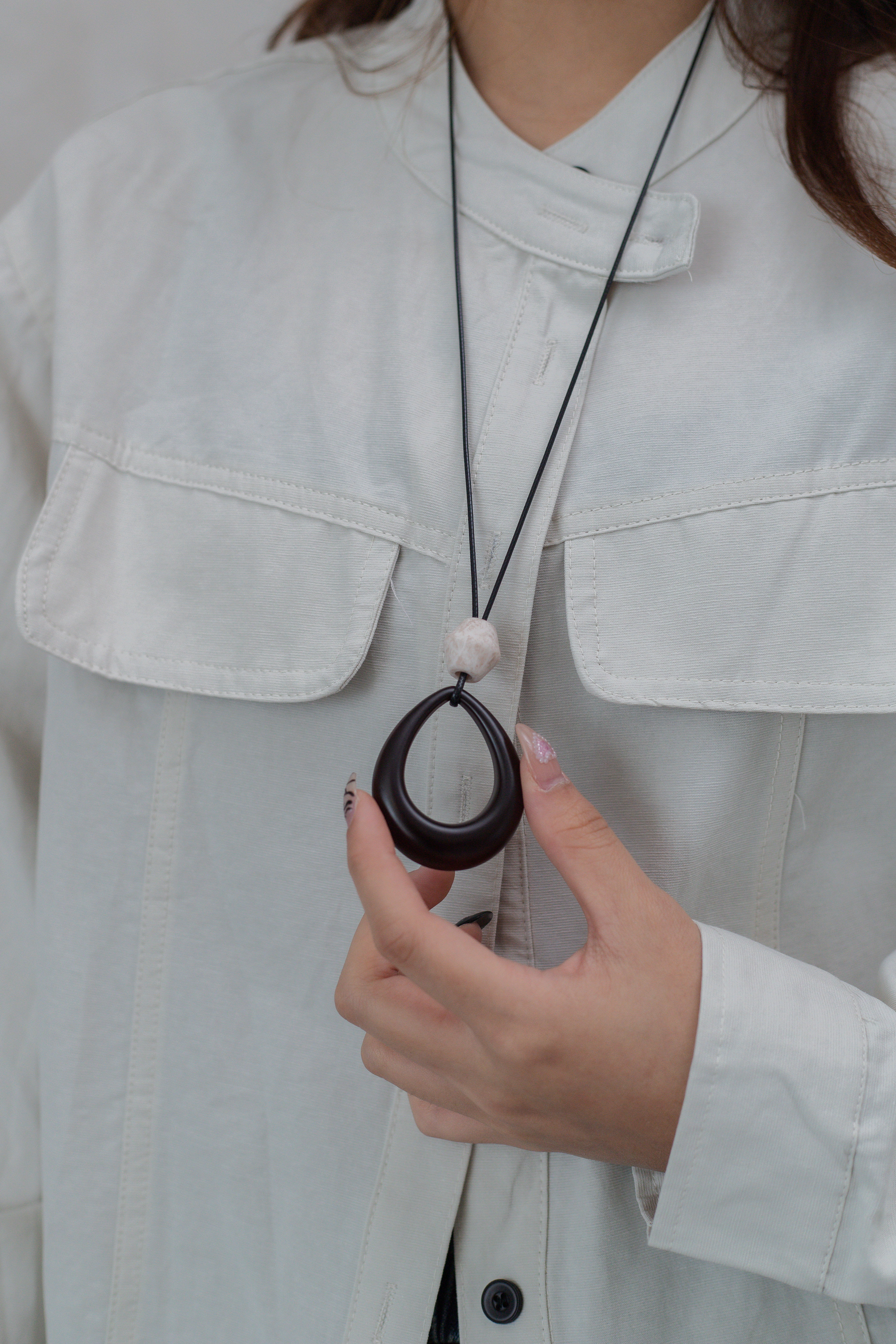 Tris Wood Oval Necklace -D134