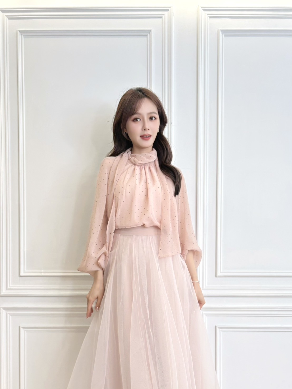 點點澎袖領巾上衣