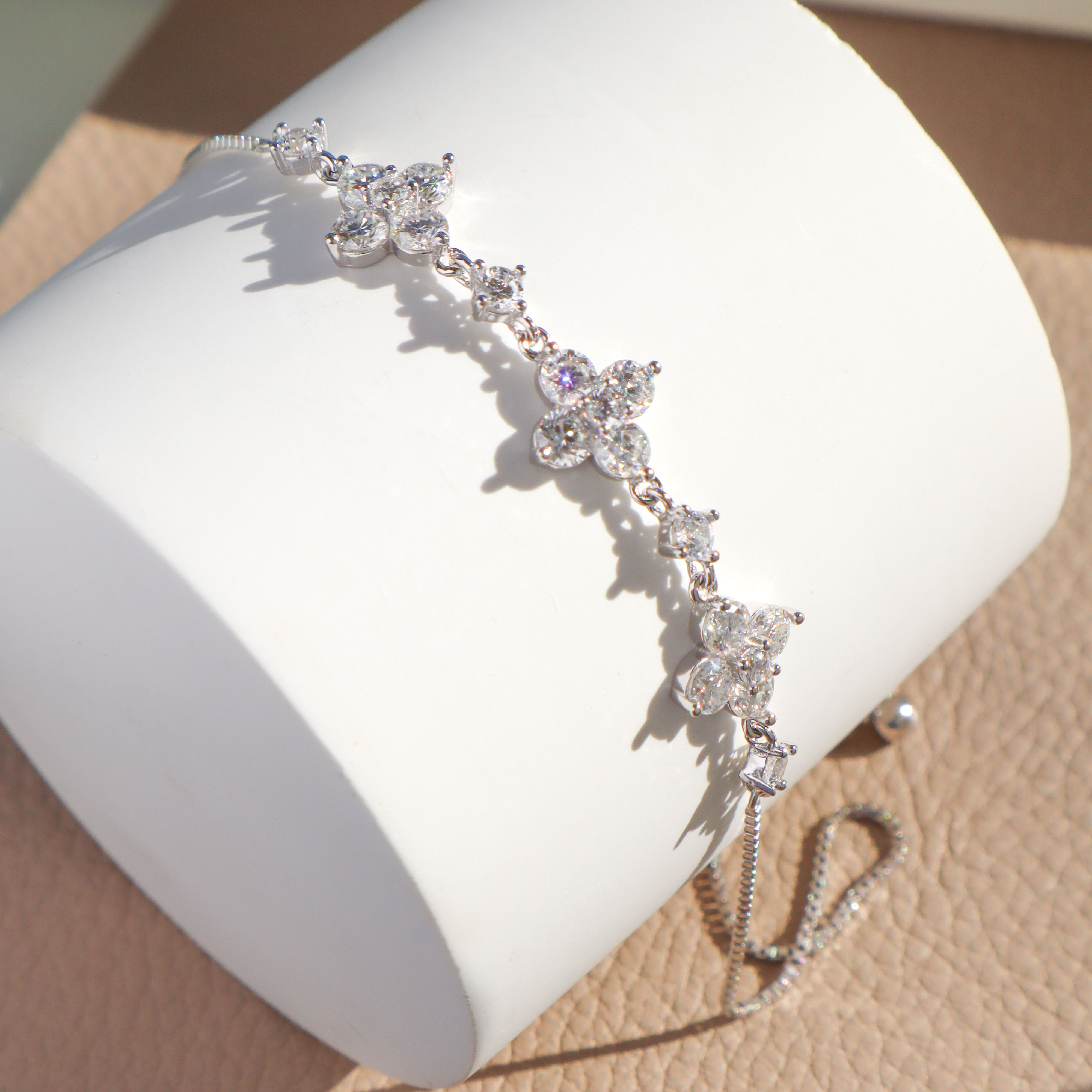 Silver/十字花莫桑石拉繩手鍊