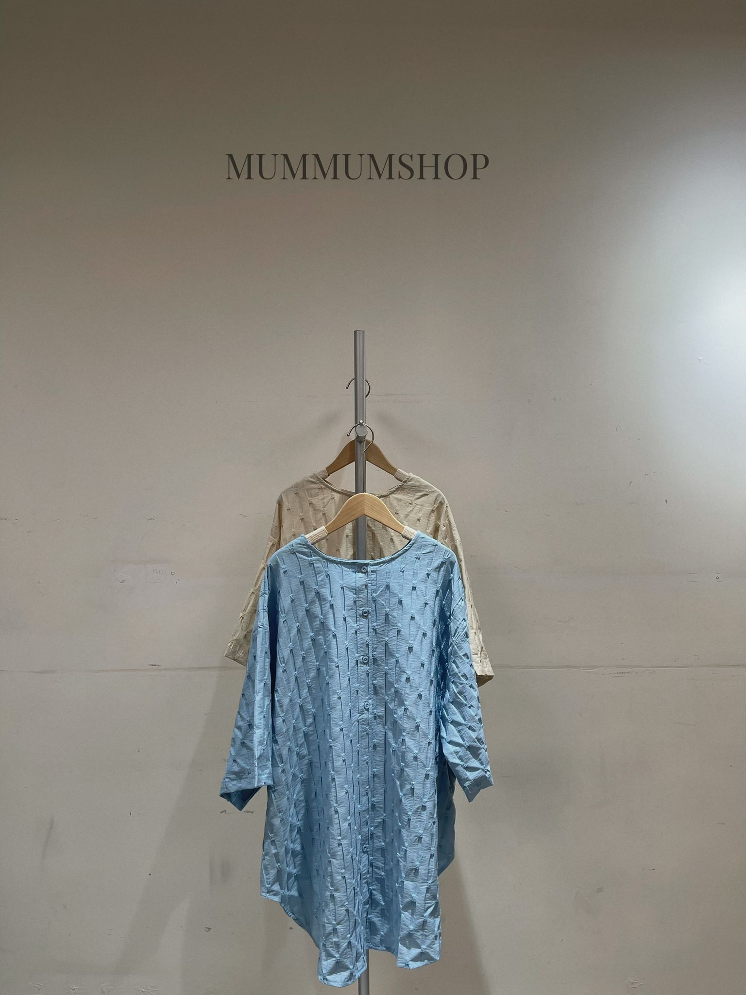 0213239a/凹凸條仔點綴上衣　58/58/34