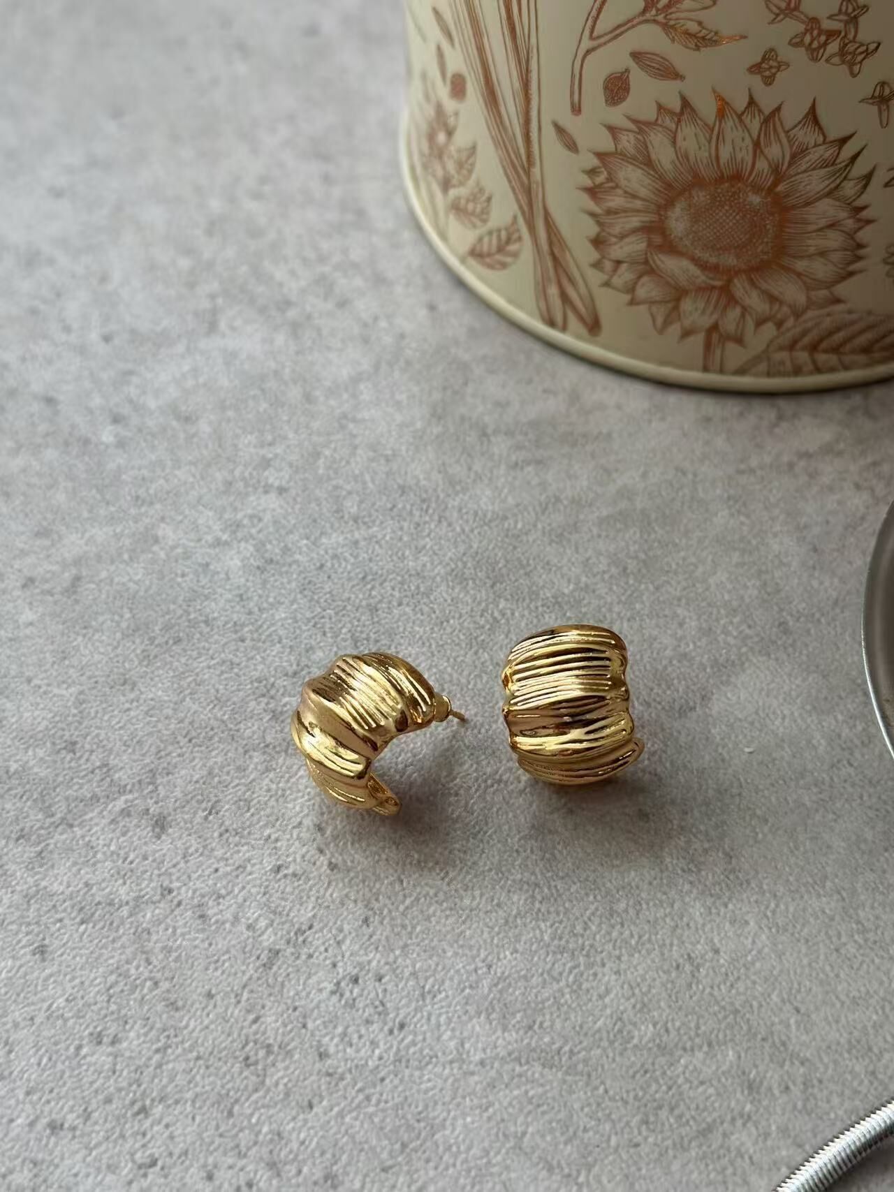 Otis Ribbd Earring -D131