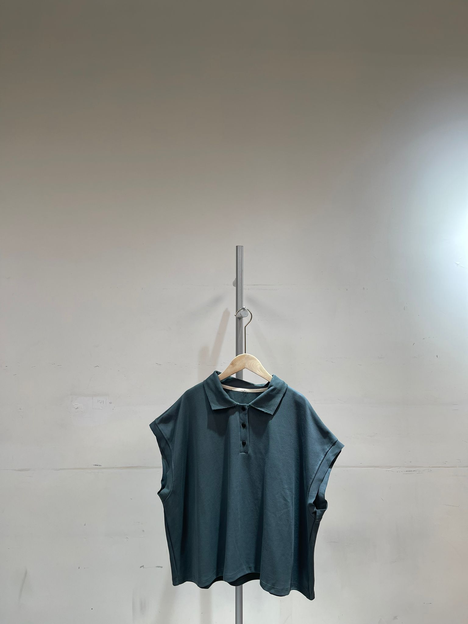 0213241a/蝴蝶袖翻領設計上衣　54/54/23