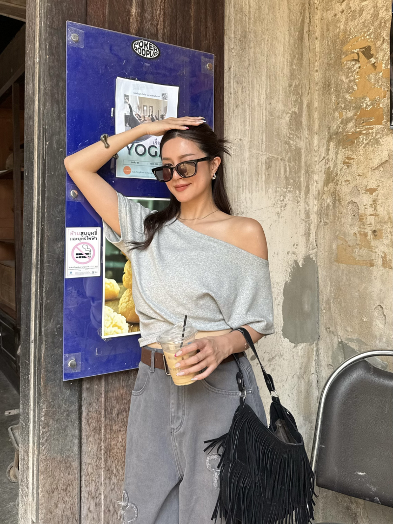 A3386-斜領彈性棉上衣(附項鍊)