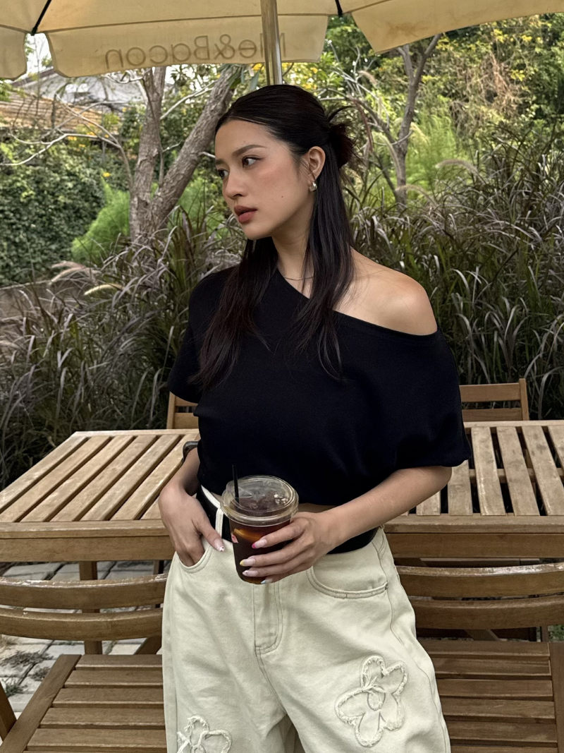 A3386-斜領彈性棉上衣(附項鍊)