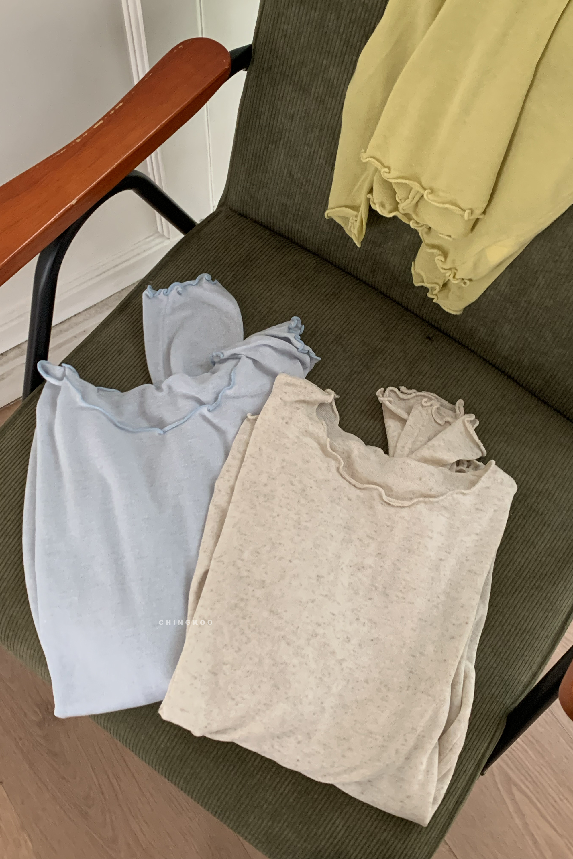 April｜日系滾邊圓領內搭 3色