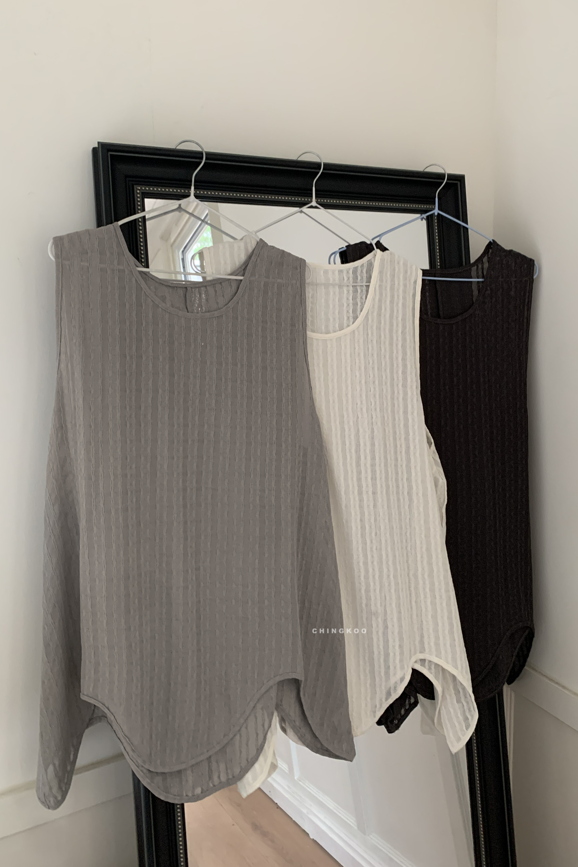 April｜不規則小紋理背心 3色