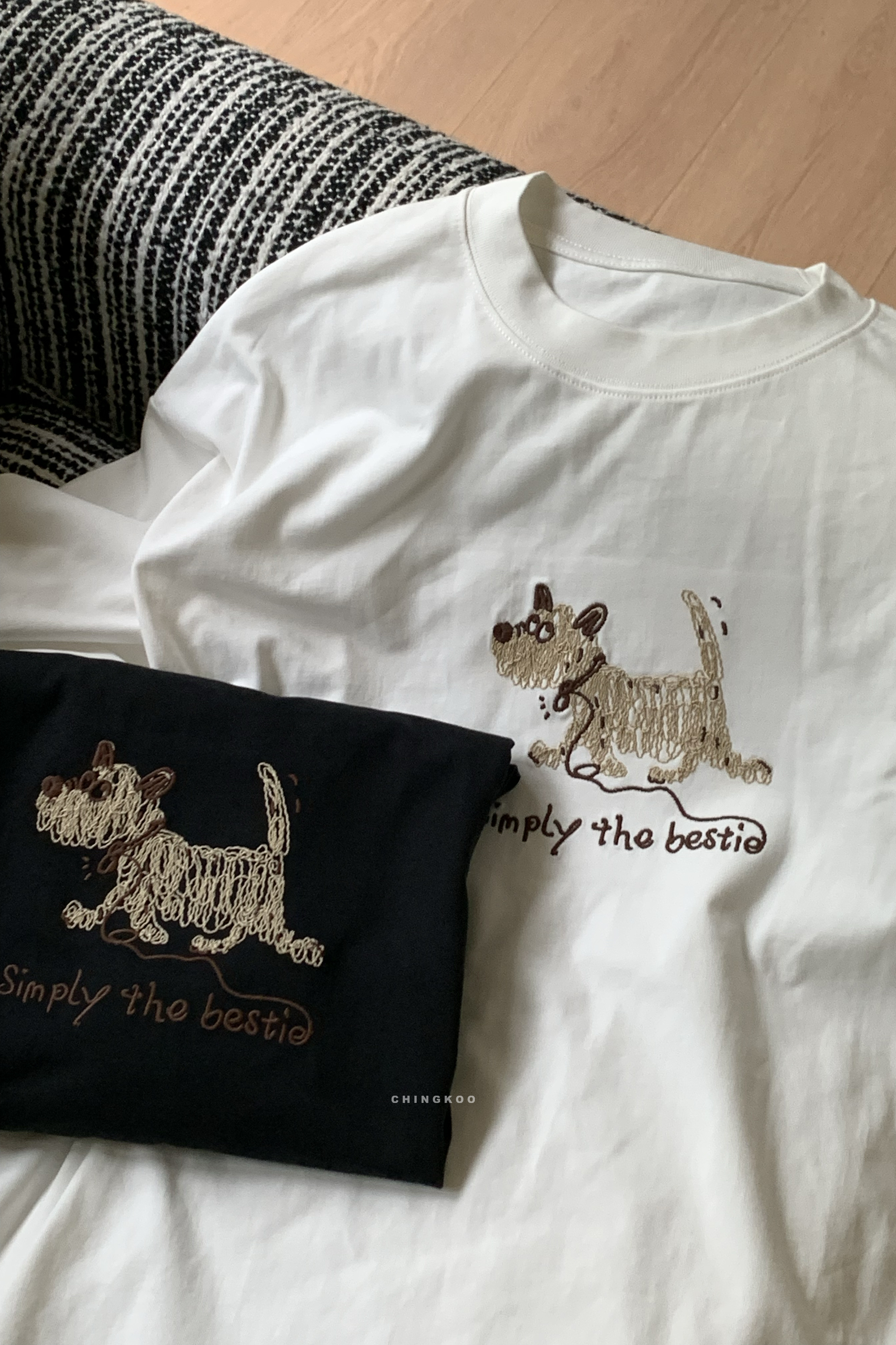 April｜線條狗狗刺繡短t 2色