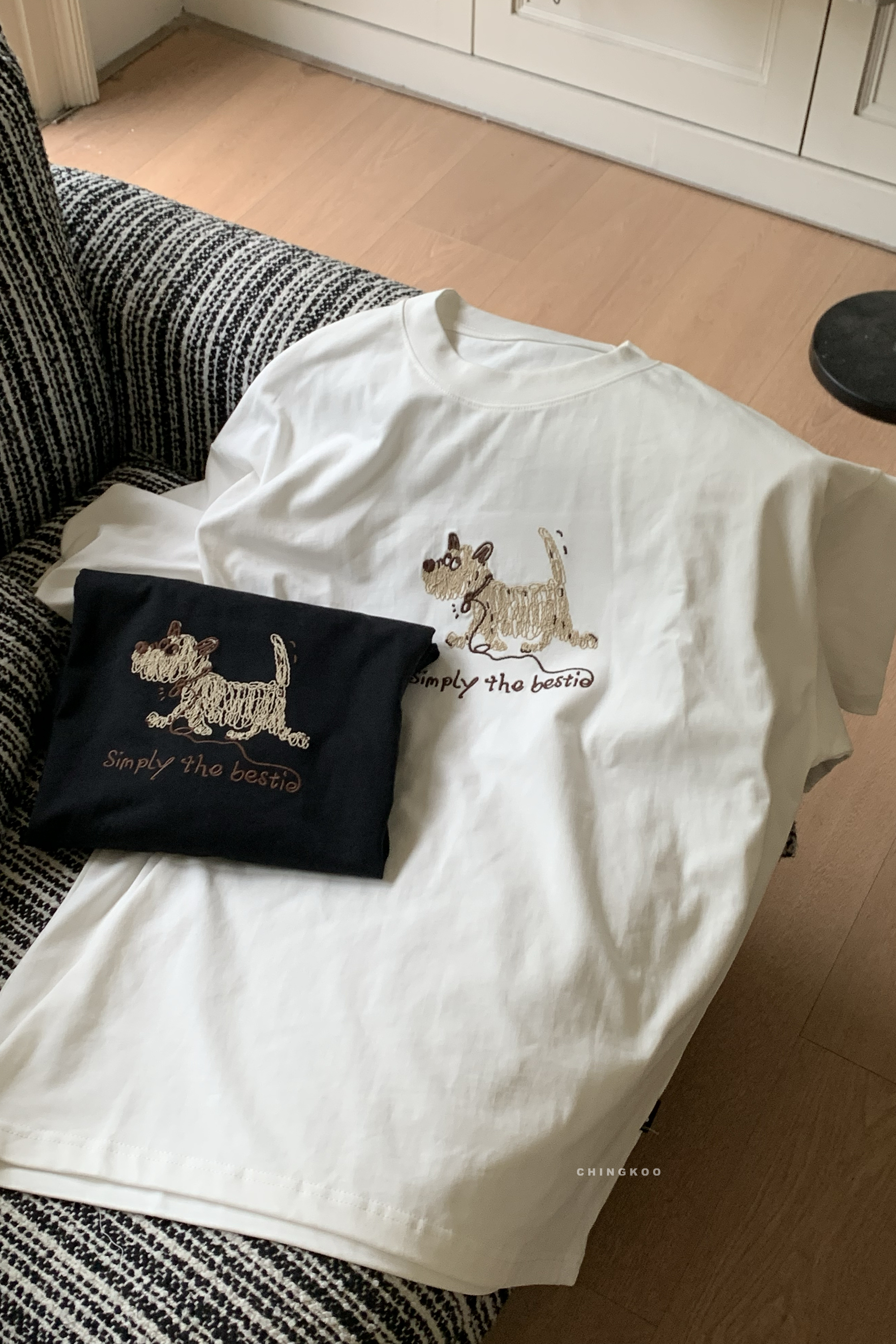 April｜線條狗狗刺繡短t 2色