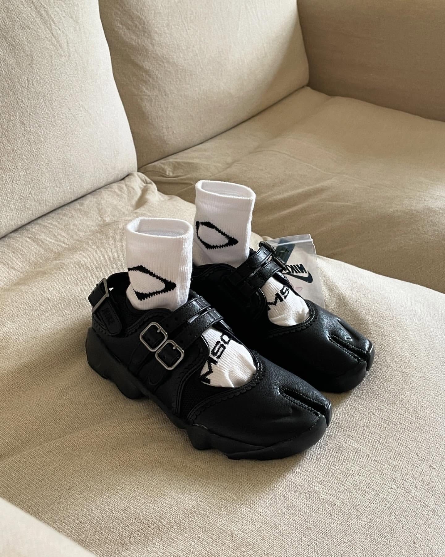 代購-Nike Air Rift BREATHE 皮革 瑪麗珍 忍者鞋 涼鞋 馬蹄鞋 分趾鞋 女款 全黑 IB8881-001