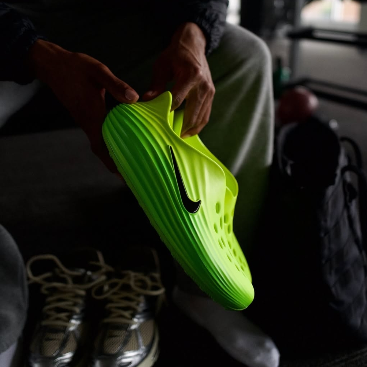 【逢甲 FUZZY】Nike ReactX Rejuven8 防水 拖鞋 螢光綠 HV5060-300