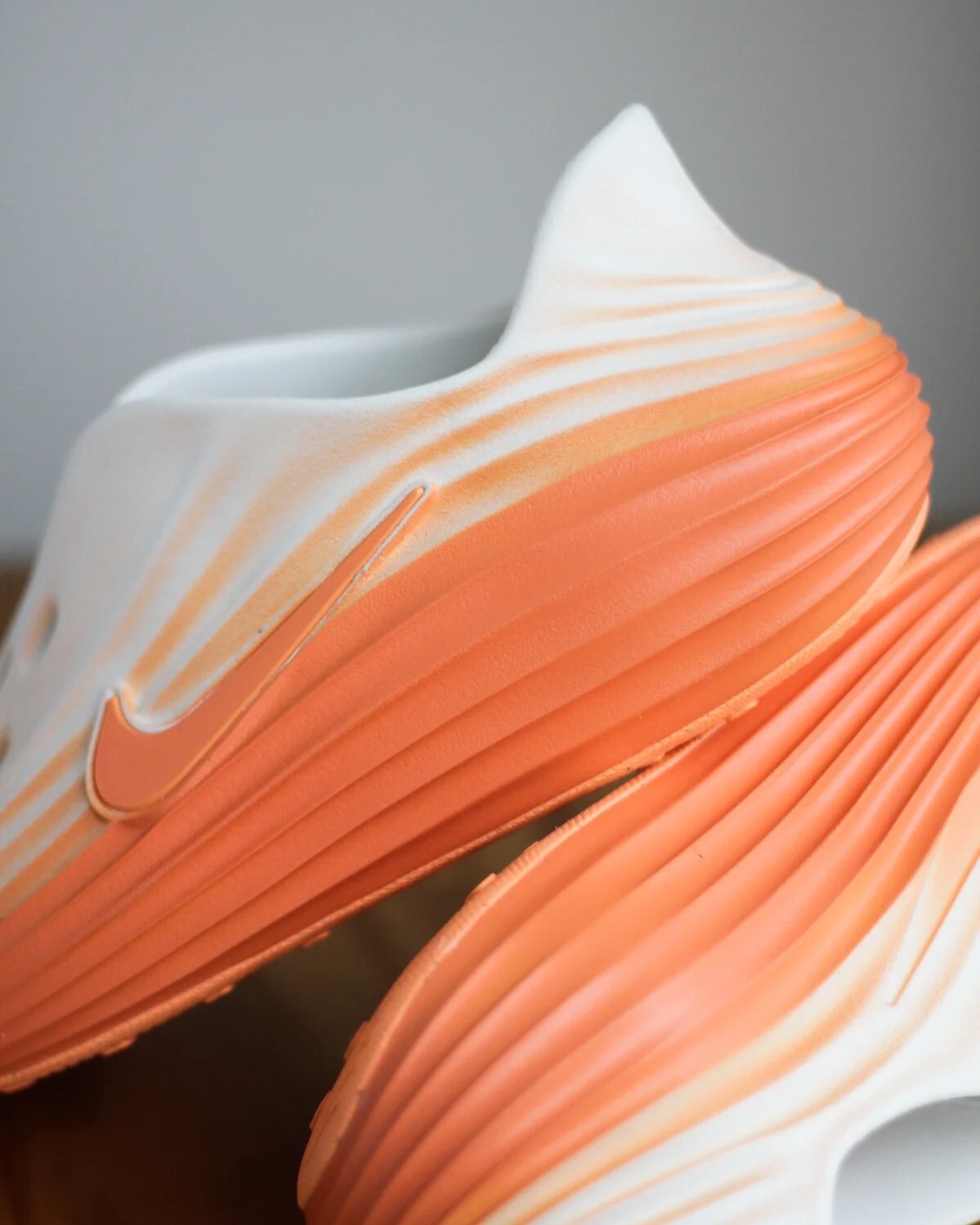 【逢甲 FUZZY】Nike ReactX Rejuven8 防水 拖鞋 白橘 HV5060-802