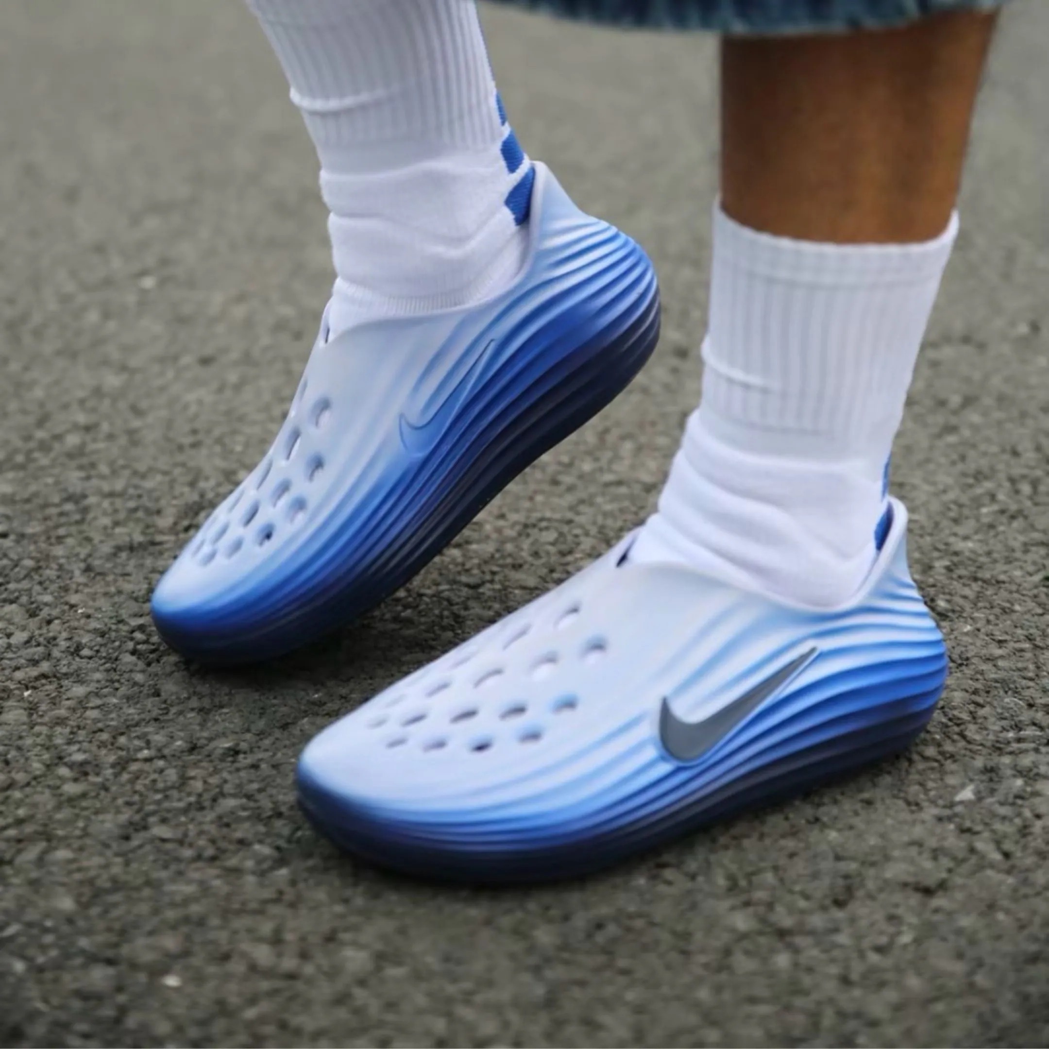 【逢甲 FUZZY】Nike ReactX Rejuven8 防水 拖鞋 漸層藍 IB6366-400