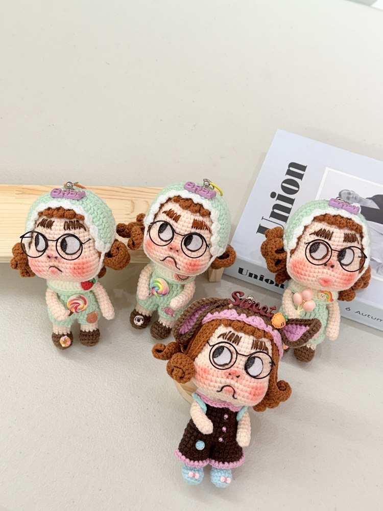 捲捲頭髮大眼睛帽子醜娃吊飾-11號『約14cm』((綠色隨機)