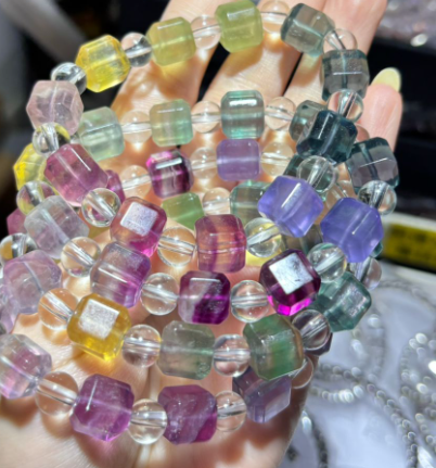 260409 - A11 彩螢石彩虹方糖手串