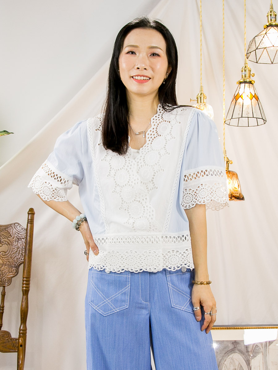 V領邊 袖口 下擺 LACE刺繡麻棉料．滑滑恤衫料TOP