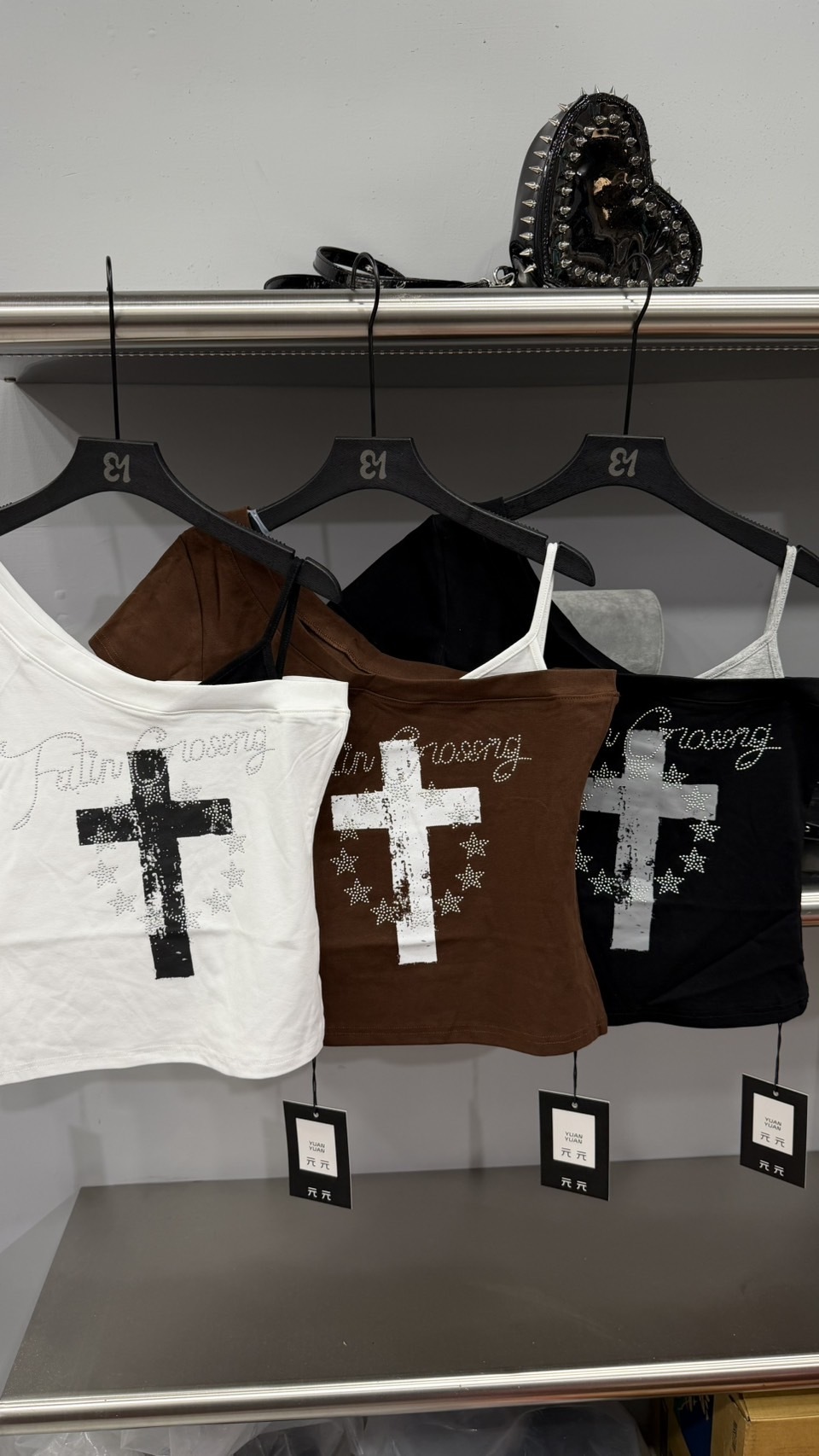 B202十字印花斜肩上衣