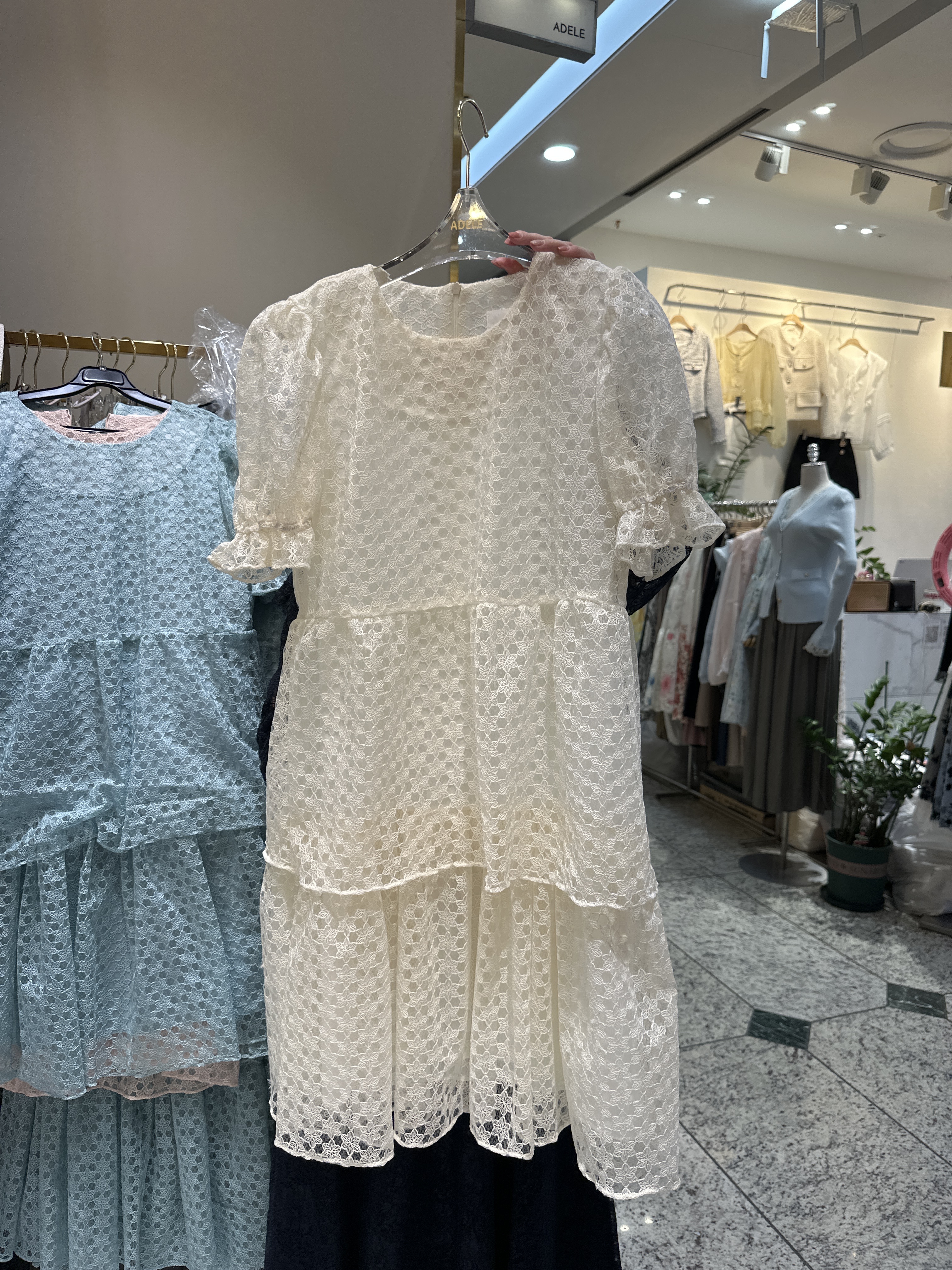 AD44 "短版" 胸40-44 腰41 Hip 48 長38 $909 (一口價)  震撼價