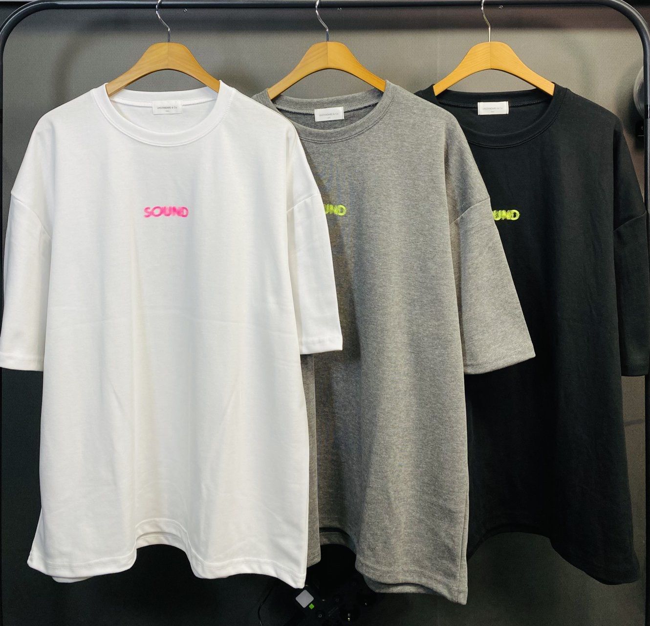 英文字圖案短袖Tee UNSTANDARD-146T