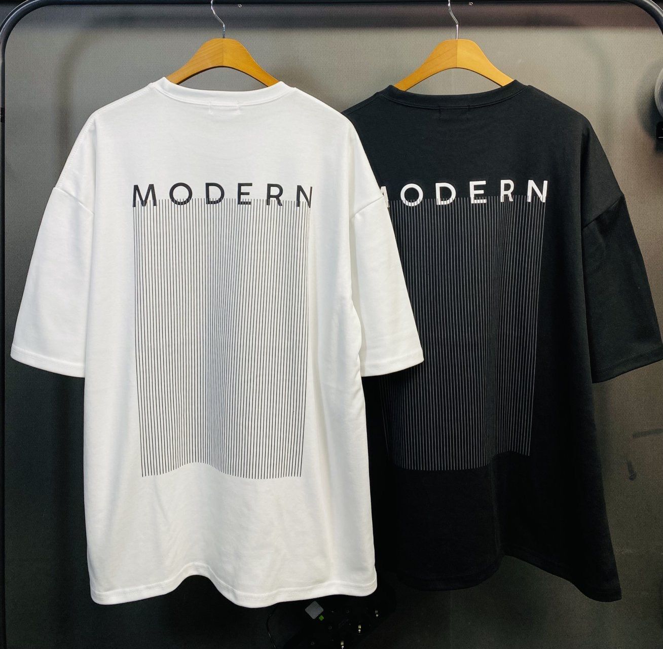 英文字圖案短袖Tee UNSTANDARD-147T