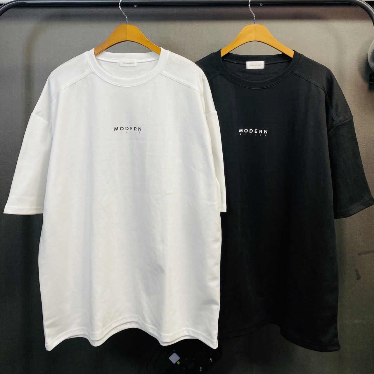 英文字圖案短袖Tee UNSTANDARD-147T