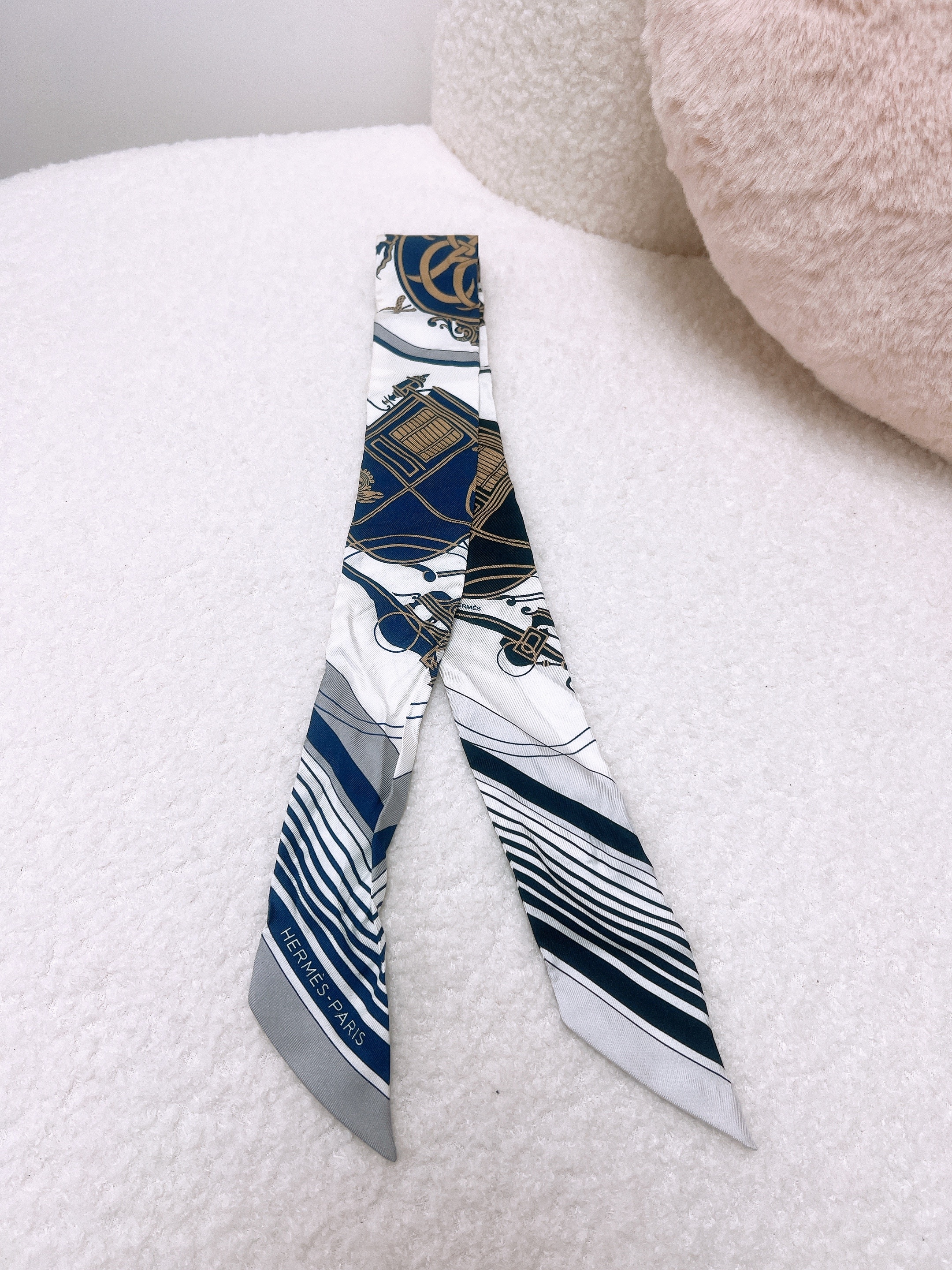 Hermes twilly (white/ navy/ ex-libris)