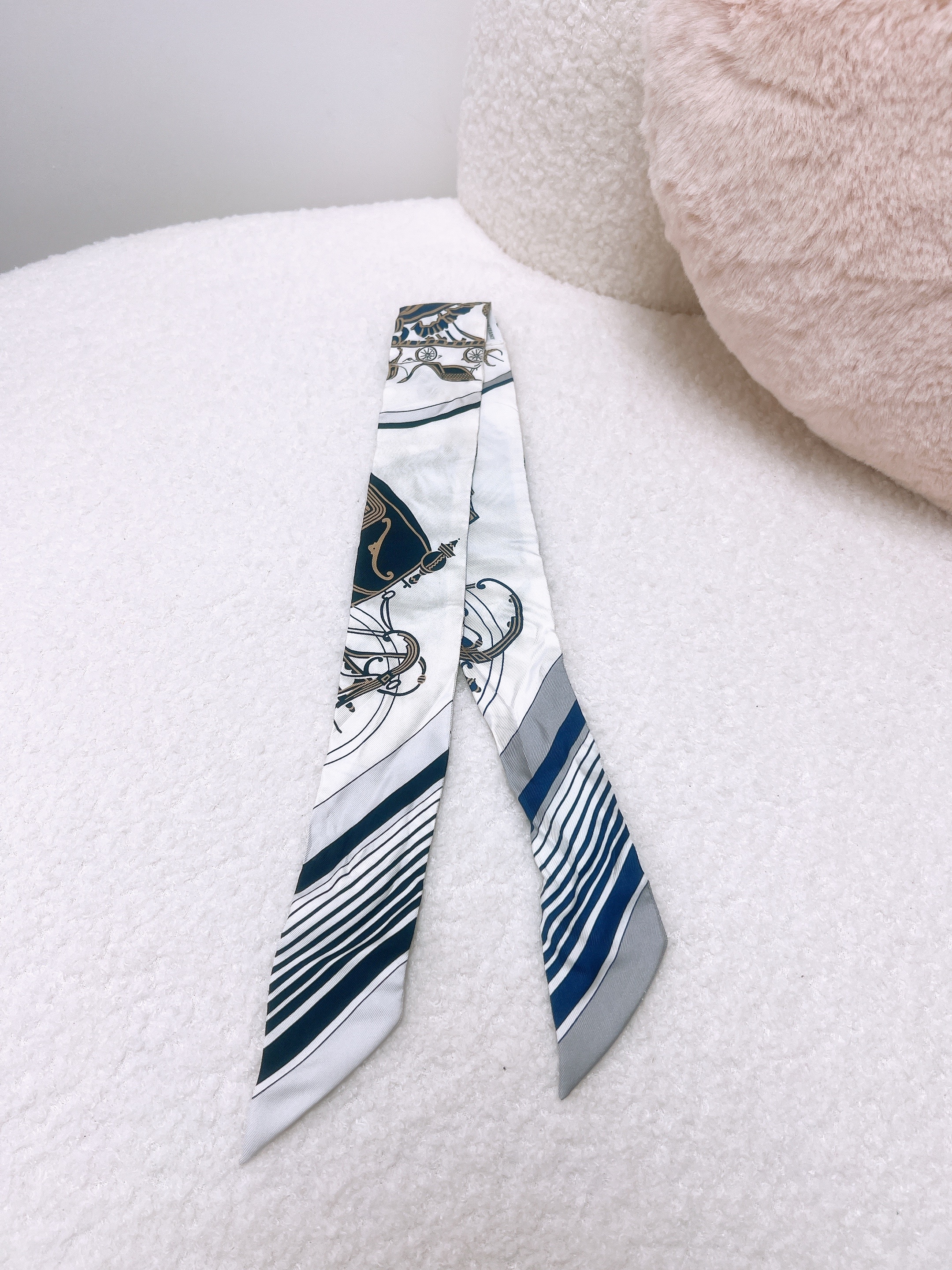 Hermes twilly (white/ navy/ ex-libris)