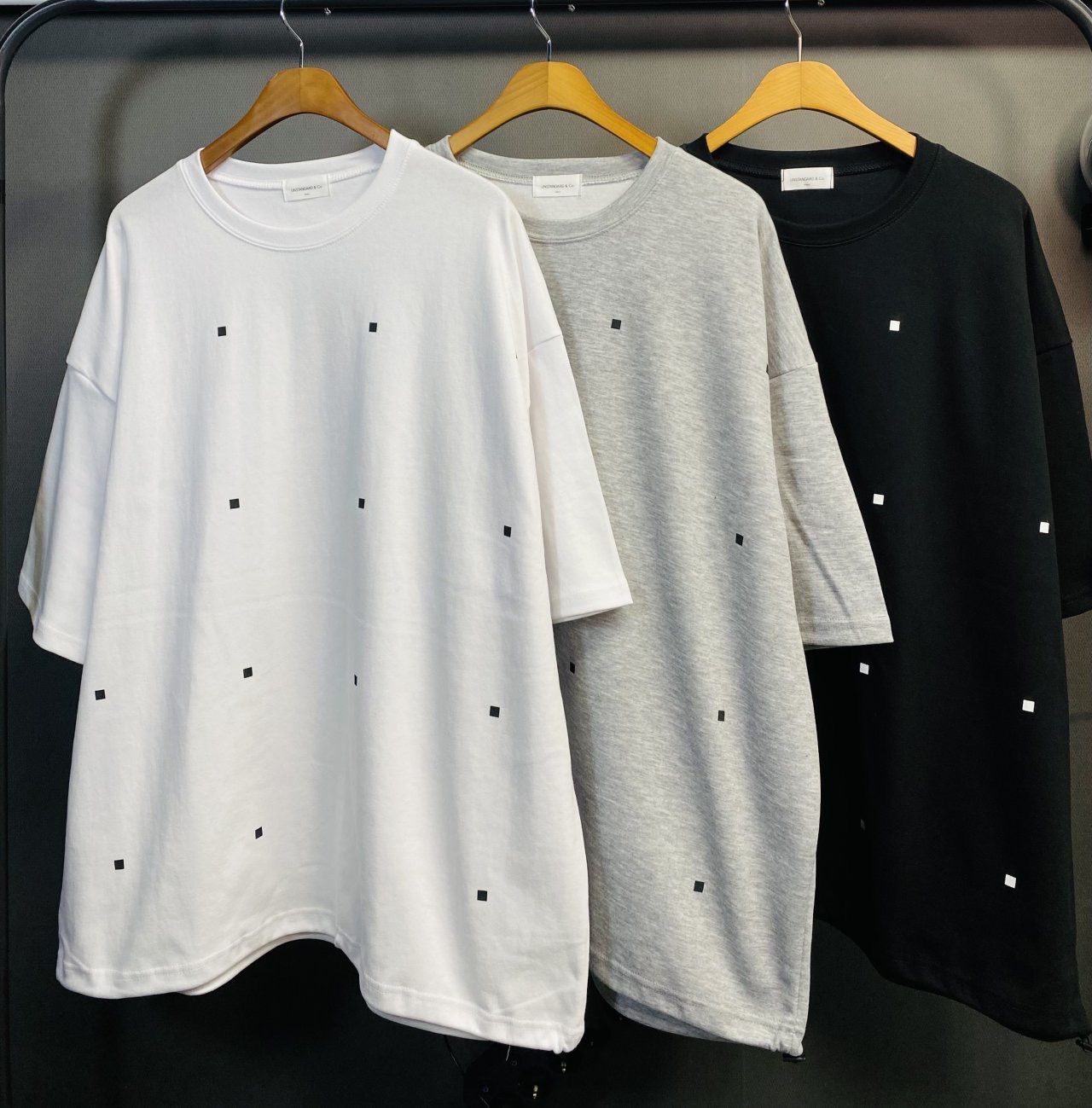 英文字圖案短袖Tee UNSTANDARD-150T