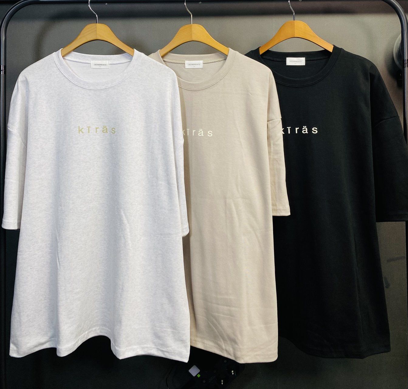 英文字圖案短袖Tee UNSTANDARD-151T