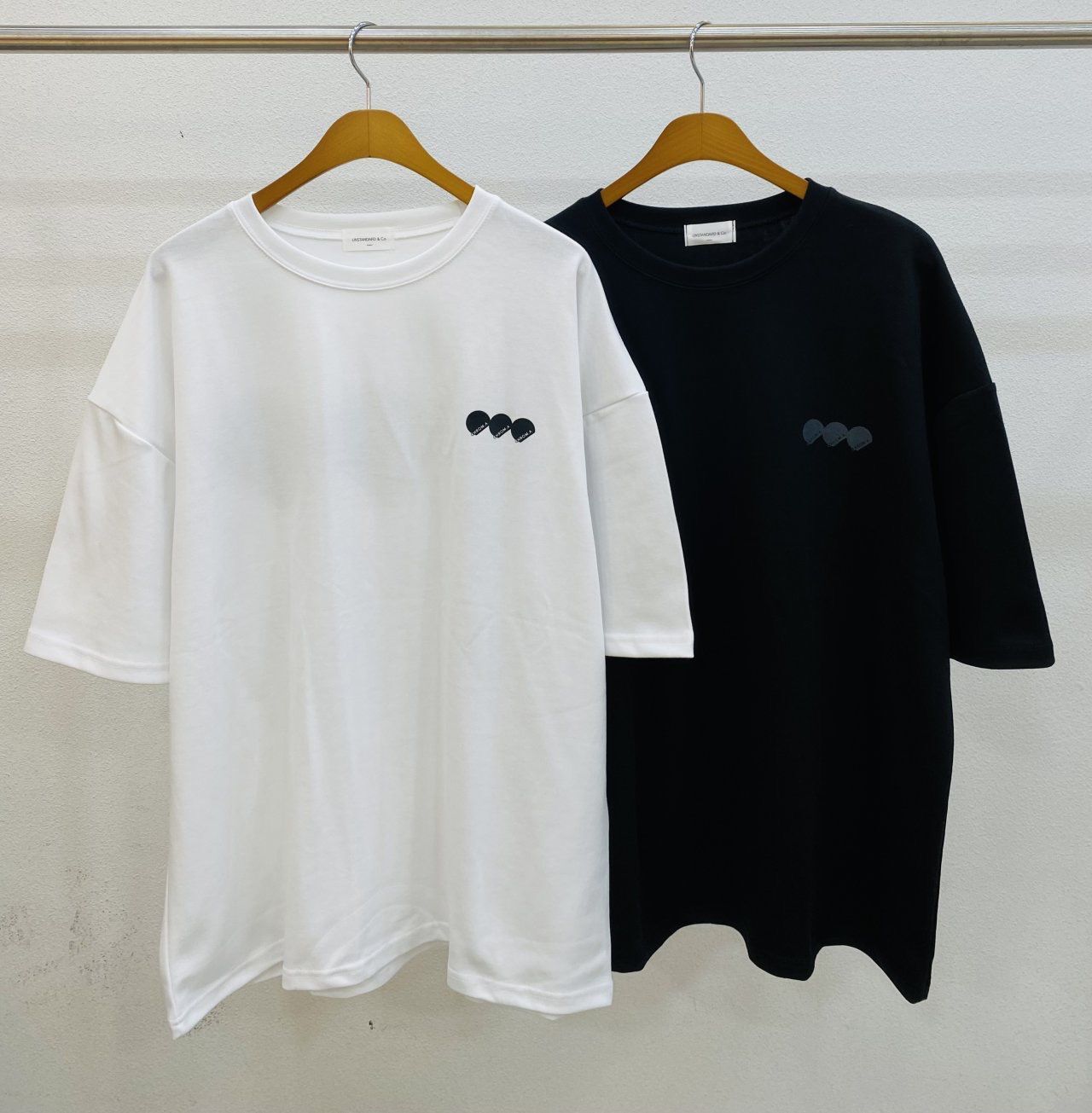 英文字圖案短袖Tee UNSTANDARD-153T