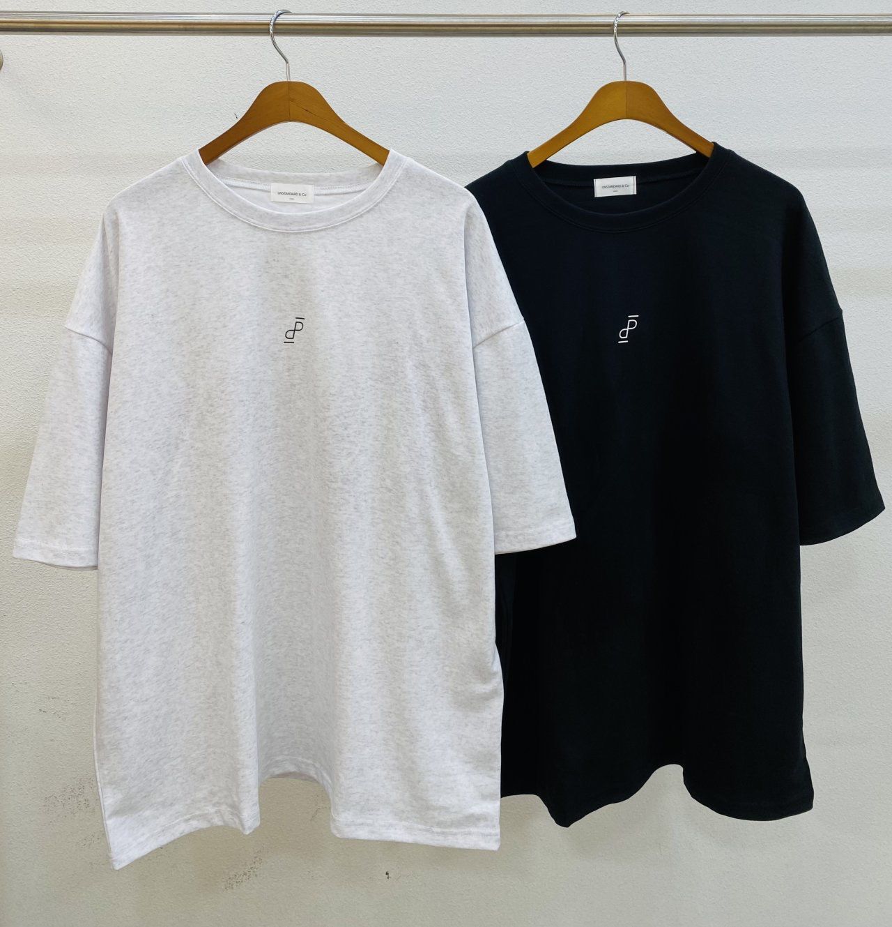 英文字圖案短袖Tee UNSTANDARD-154T