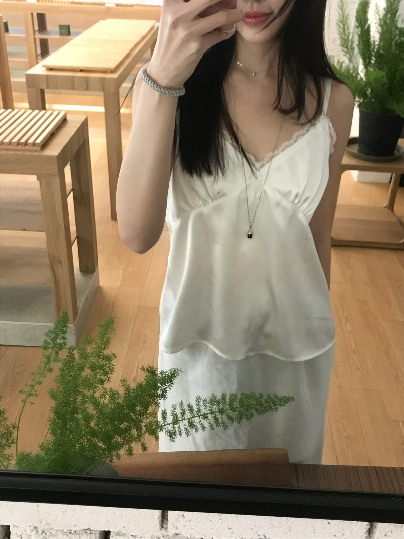 本期推薦！女人味緞面蕾絲背心(黑/白)