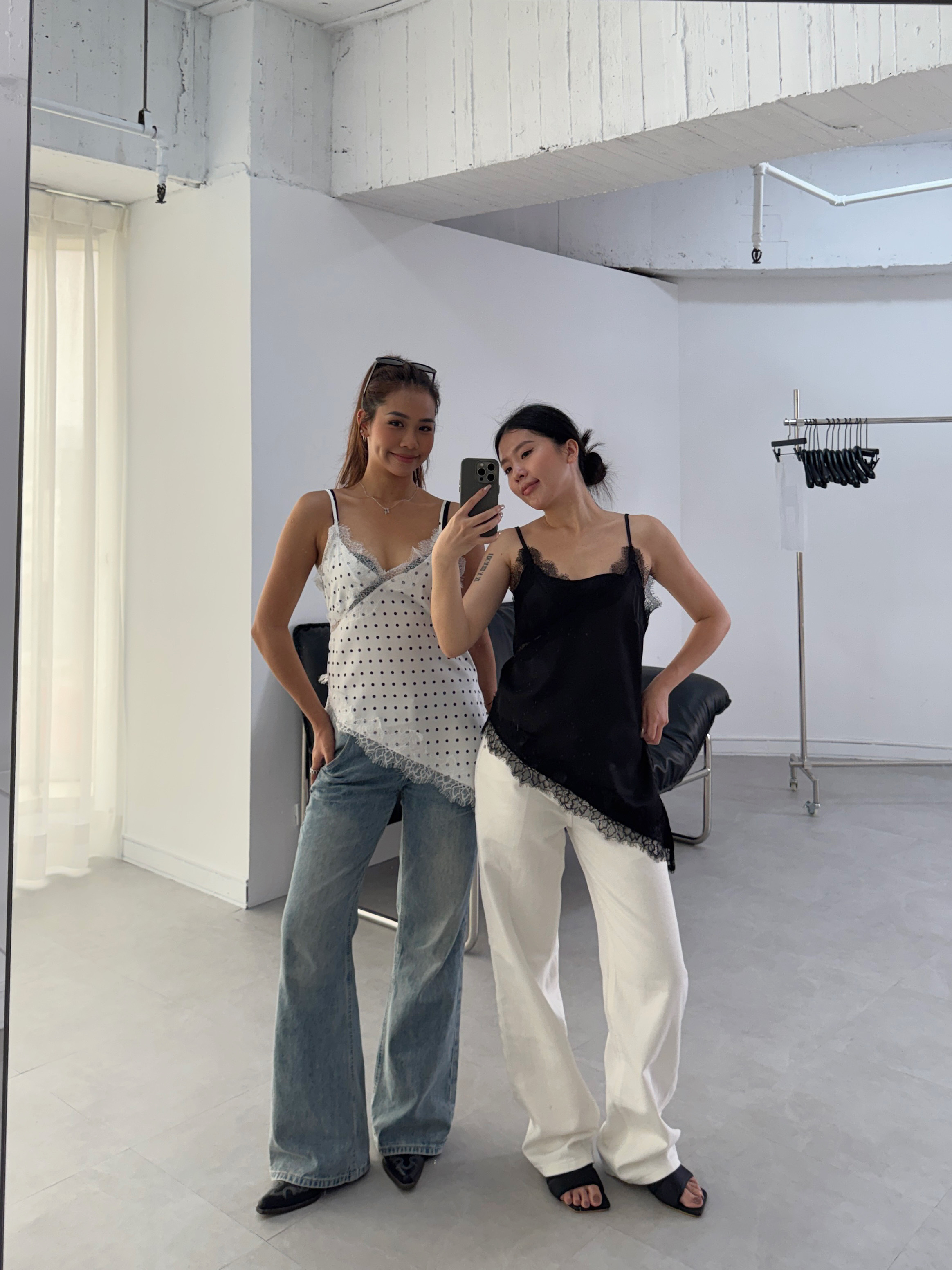 時髦指標🩰不規則蕾絲細肩背心(黑/波點)