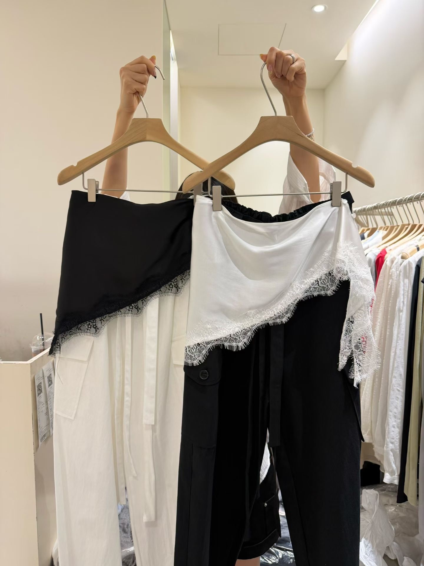 A10-屁裙蕾絲(黑/白)