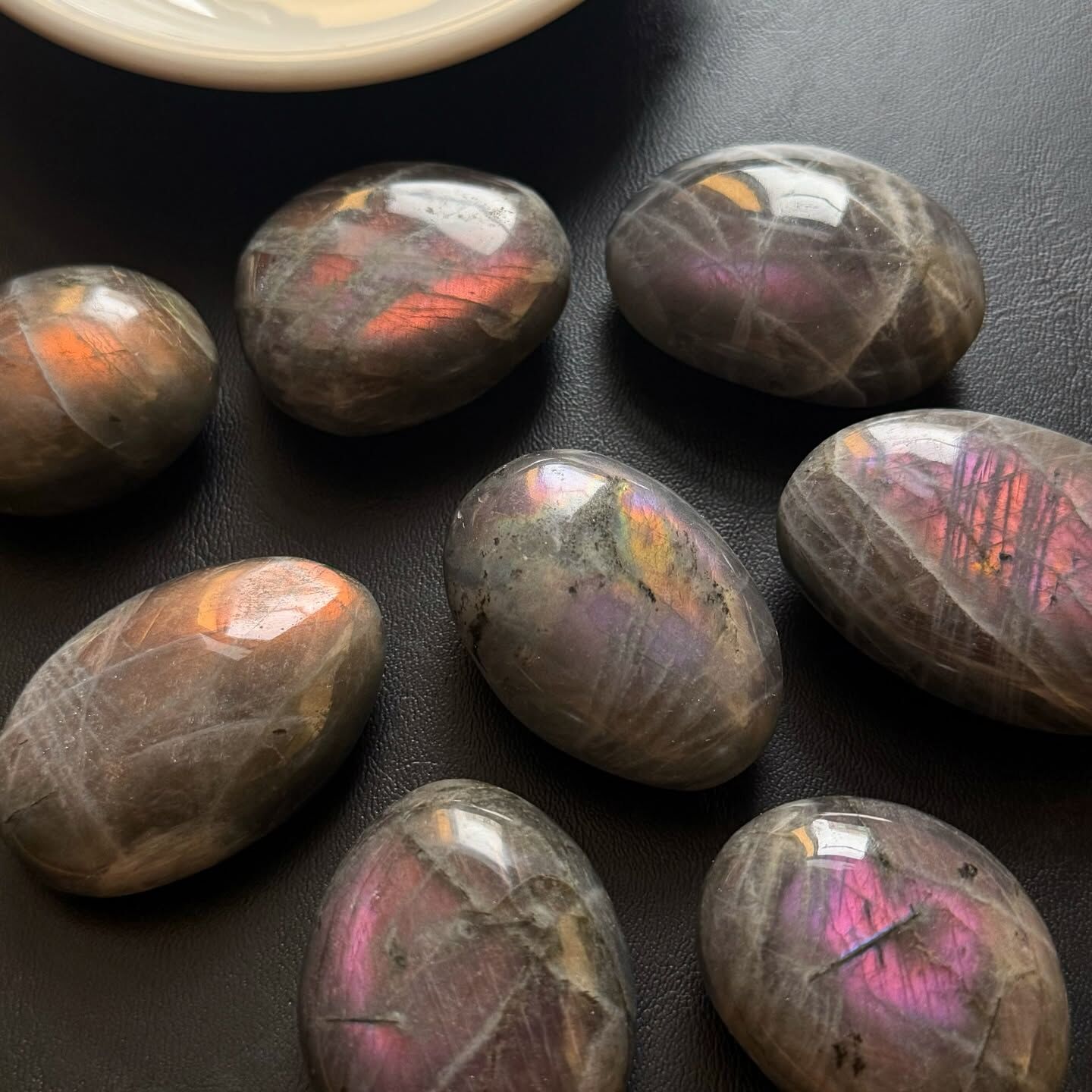 [原石] 紫拉長石 水晶把玩