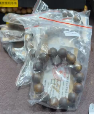 260409 - A35 16mm+綠奇楠蟲漏沉香手串（一物一證書）+ 木碎玻璃樽