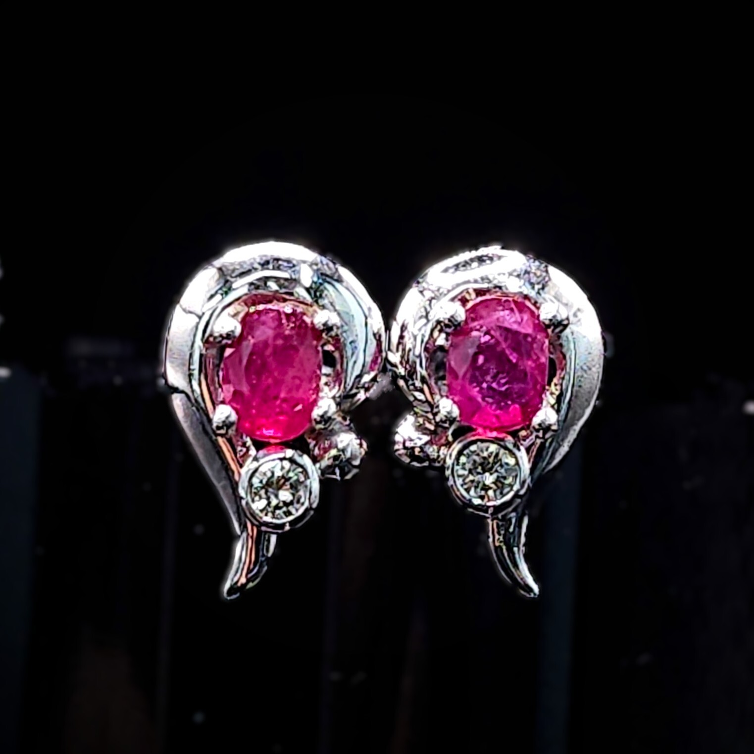 全新18K白金35份天然紅寶石配5份小鑽耳環