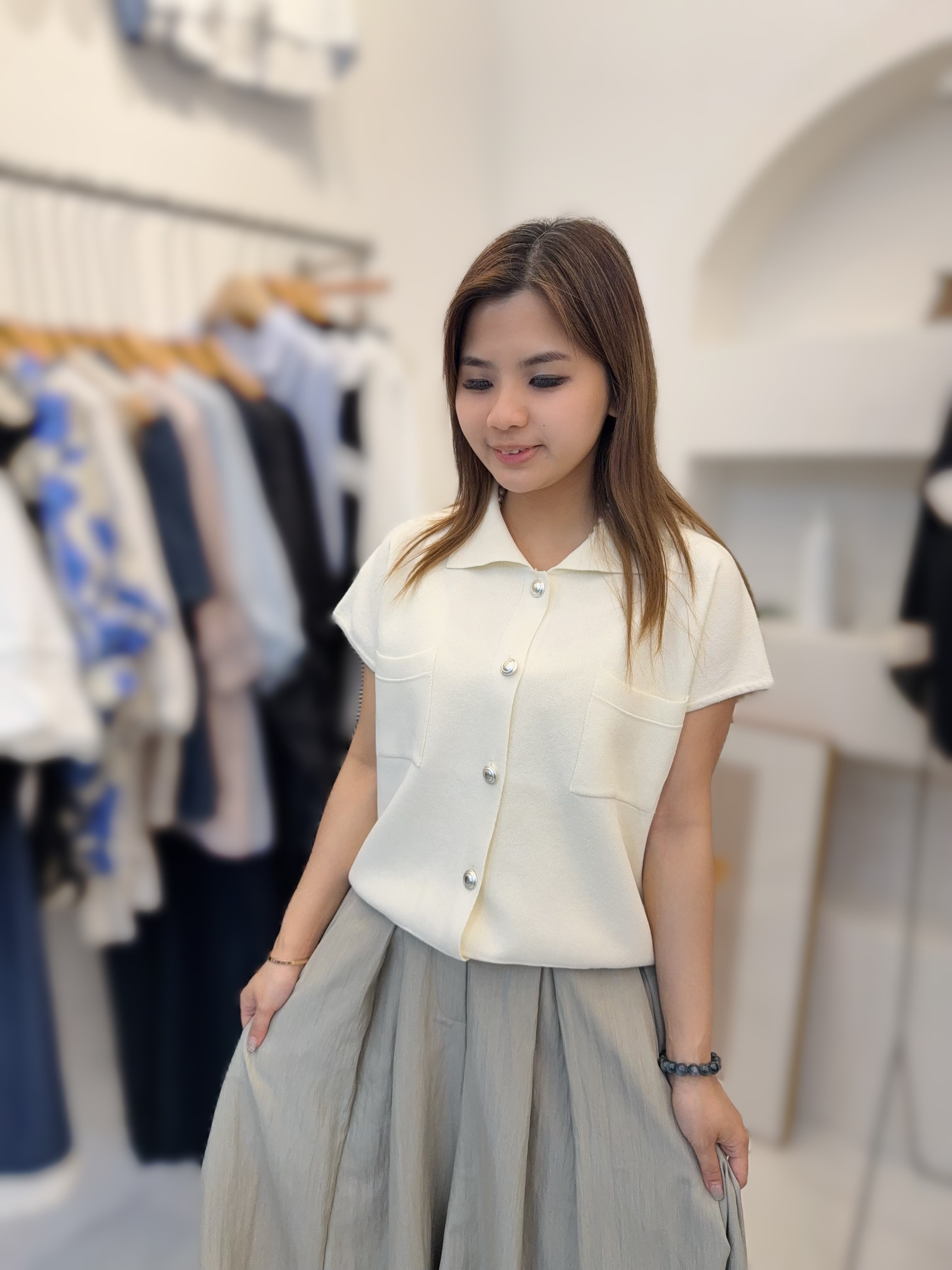 BM22 胸42 長20 $399 (一口價)