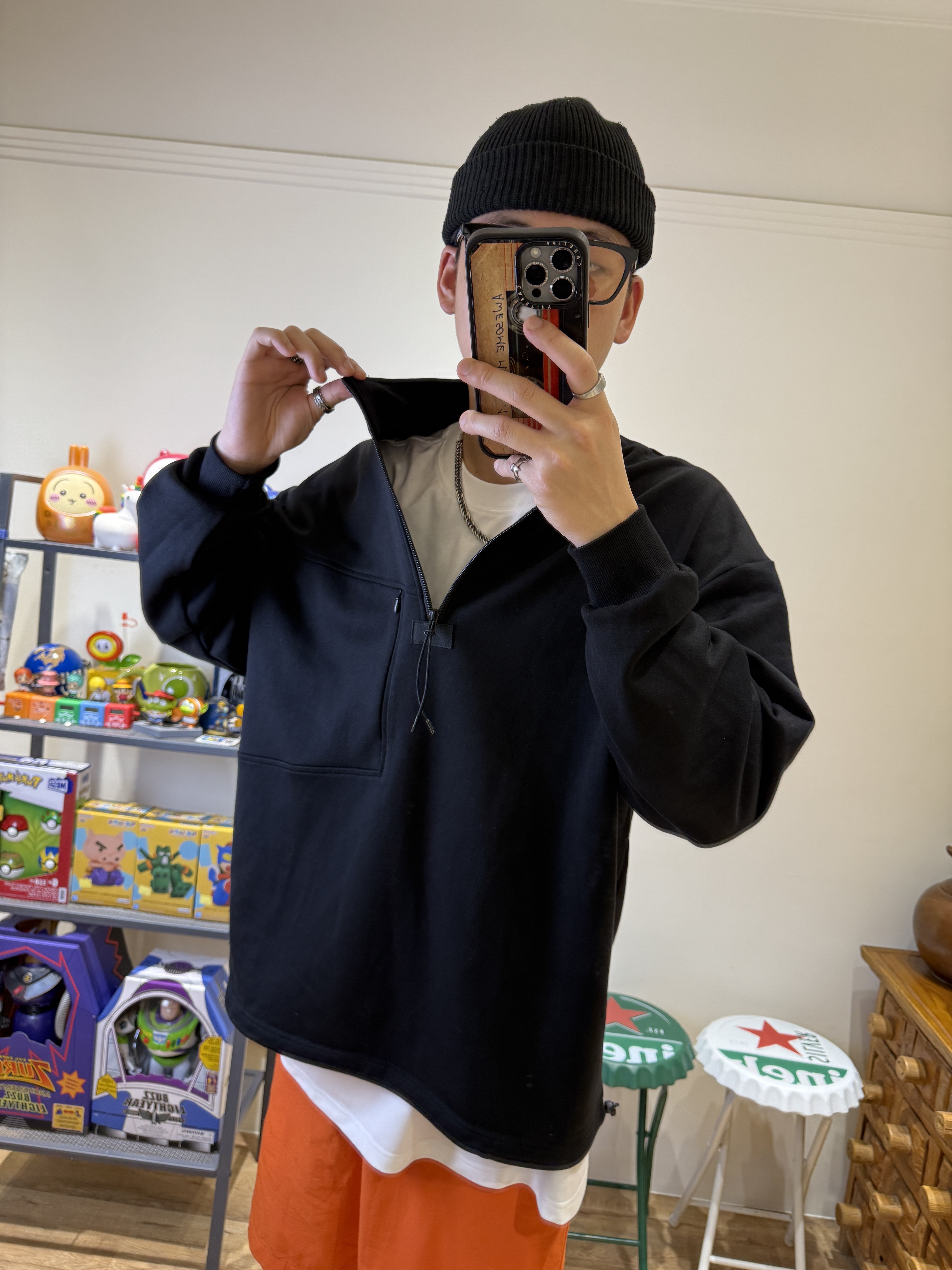 寬鬆落肩立領半拉鏈上衣(黑)