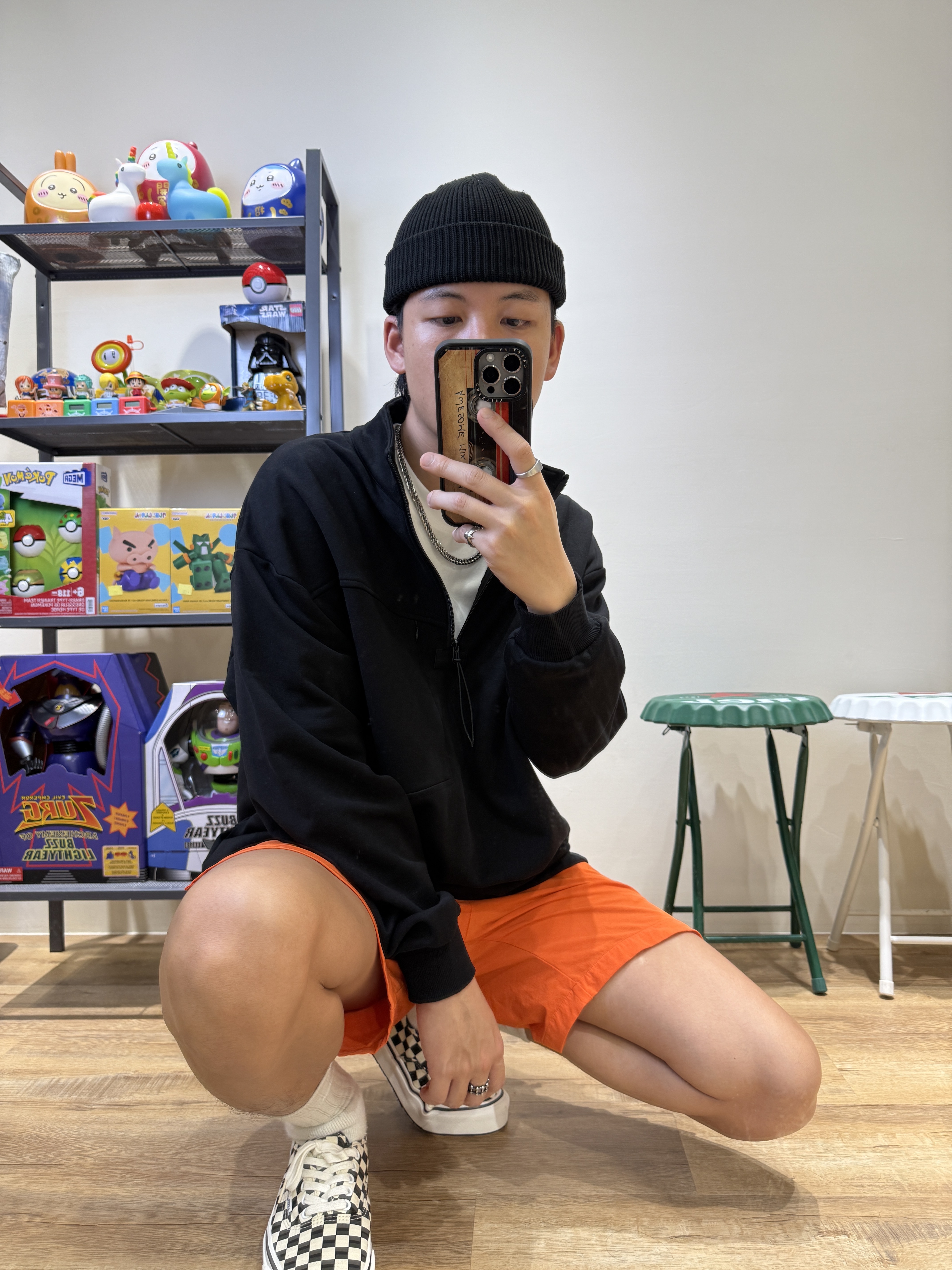 寬鬆落肩立領半拉鏈上衣(黑)