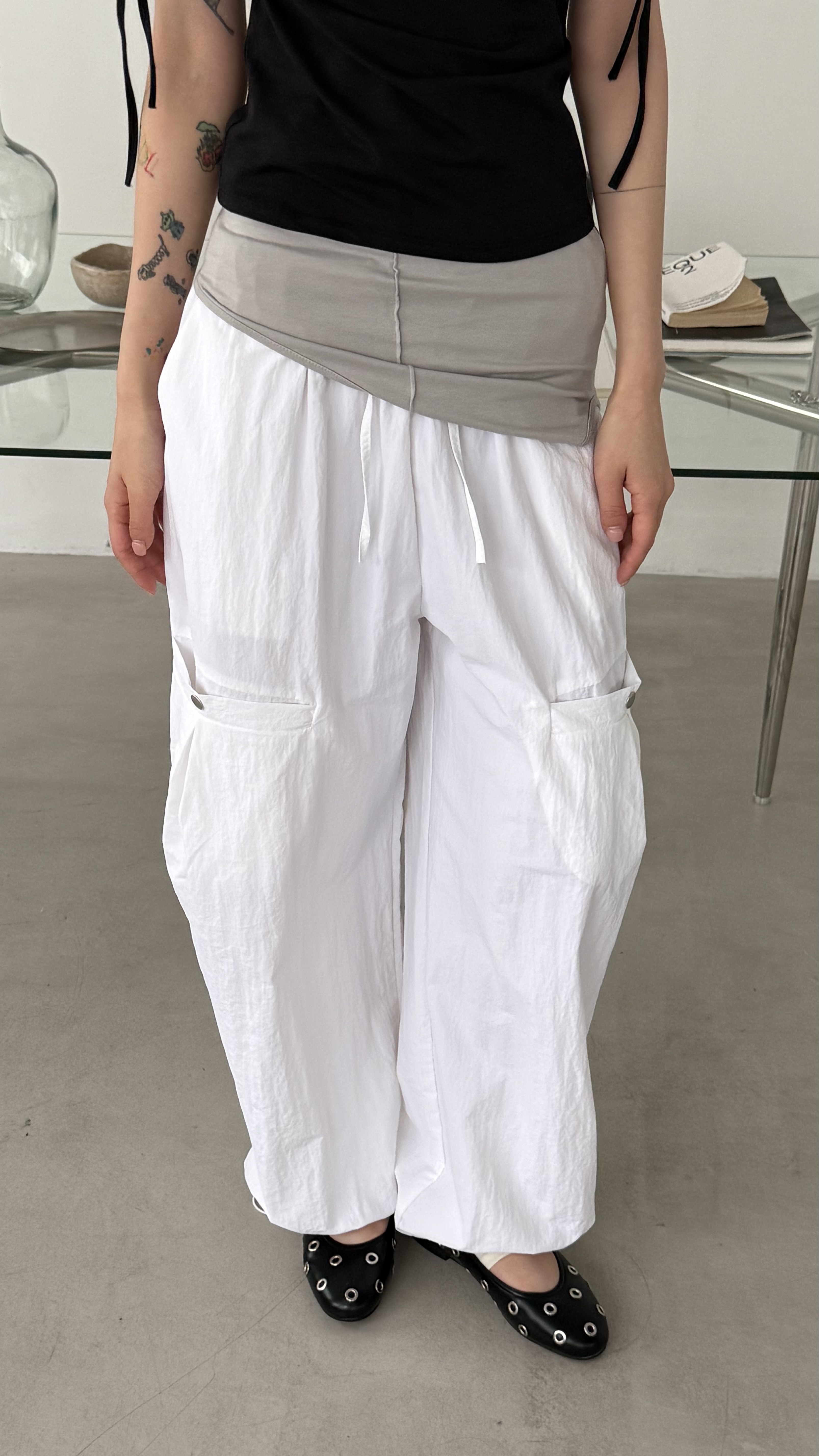 刷刷側口袋抽繩褲(黑/白)