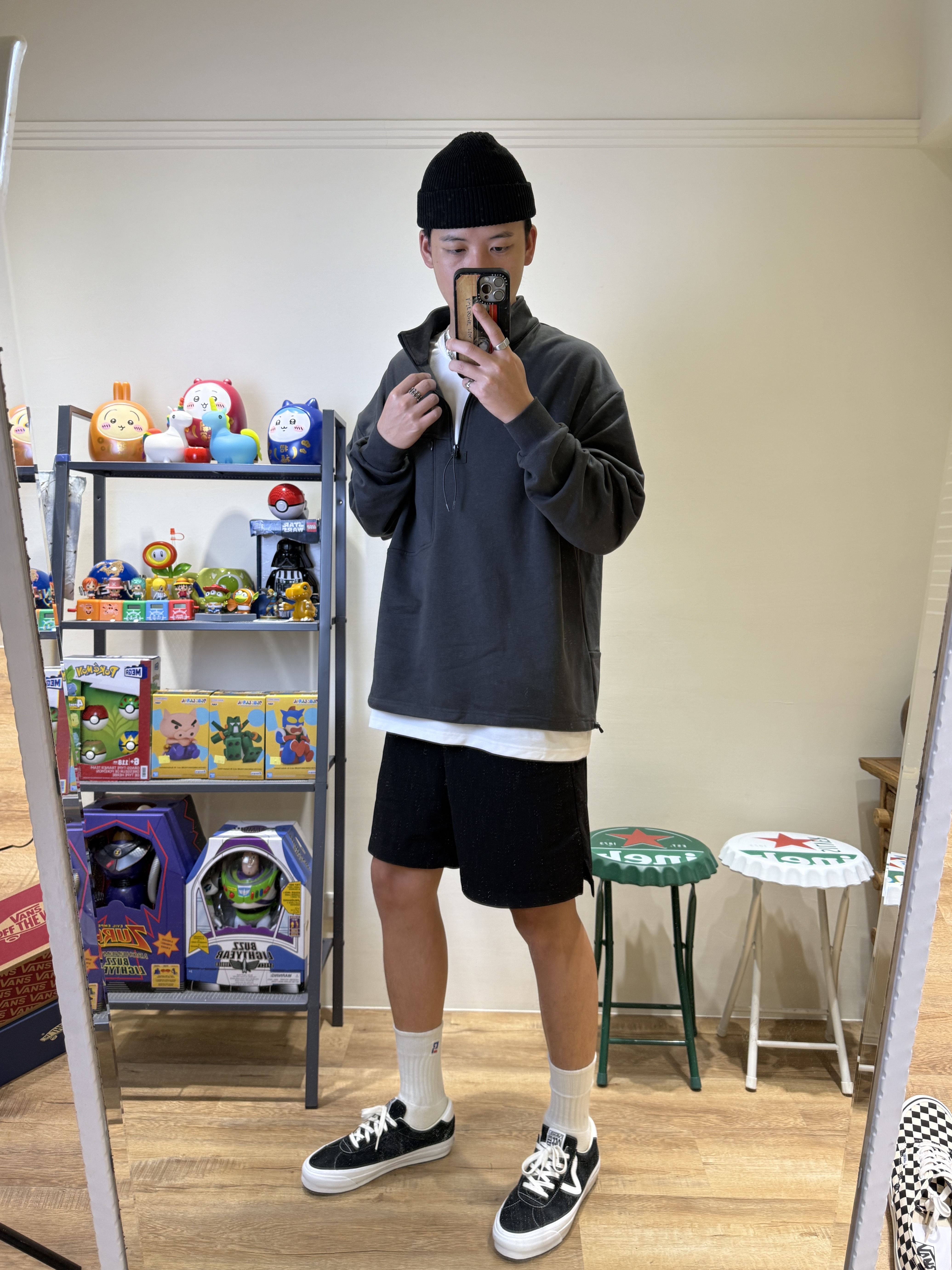 寬鬆落肩立領半拉鏈上衣(深灰)