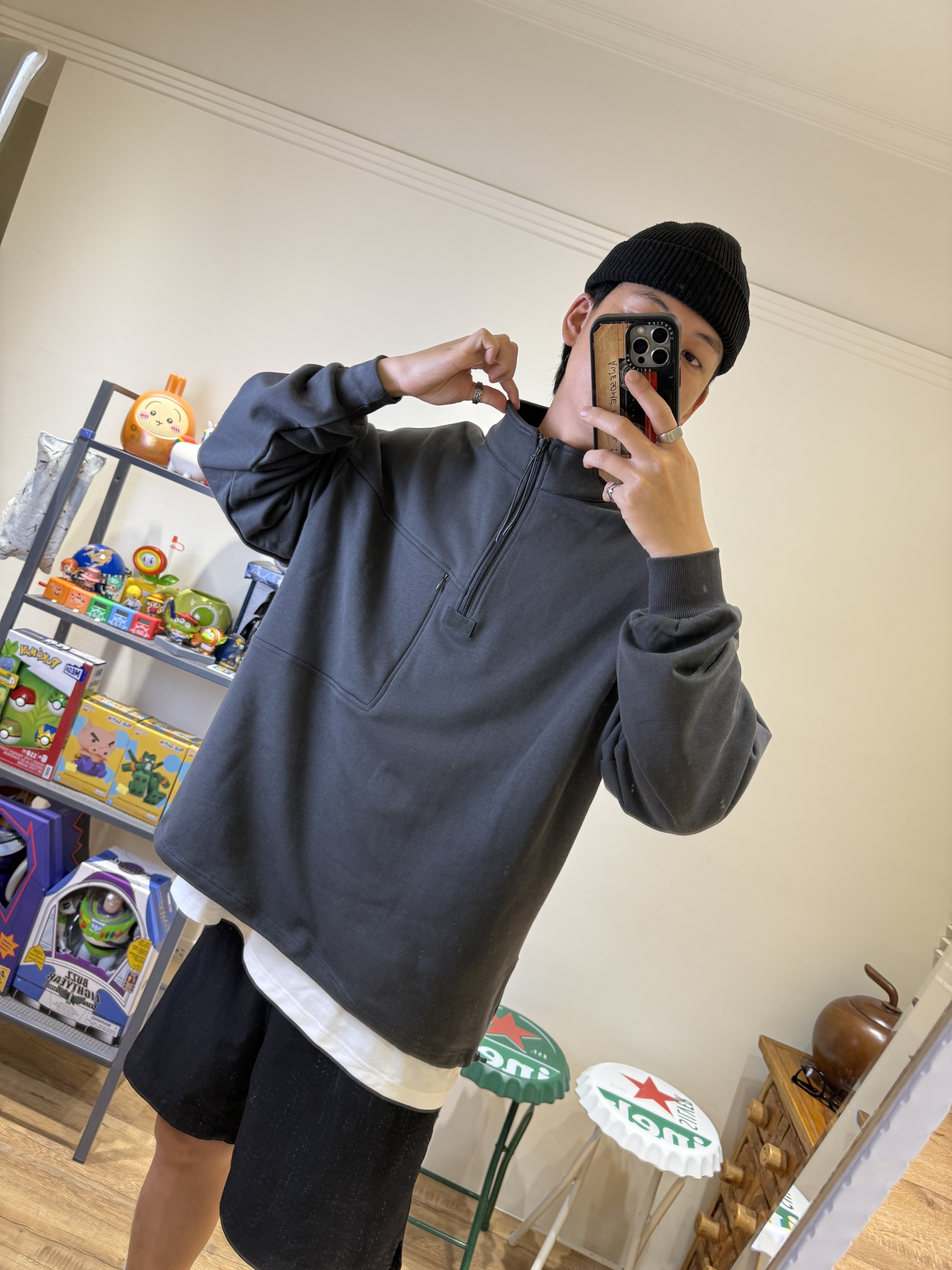 寬鬆落肩立領半拉鏈上衣(深灰)