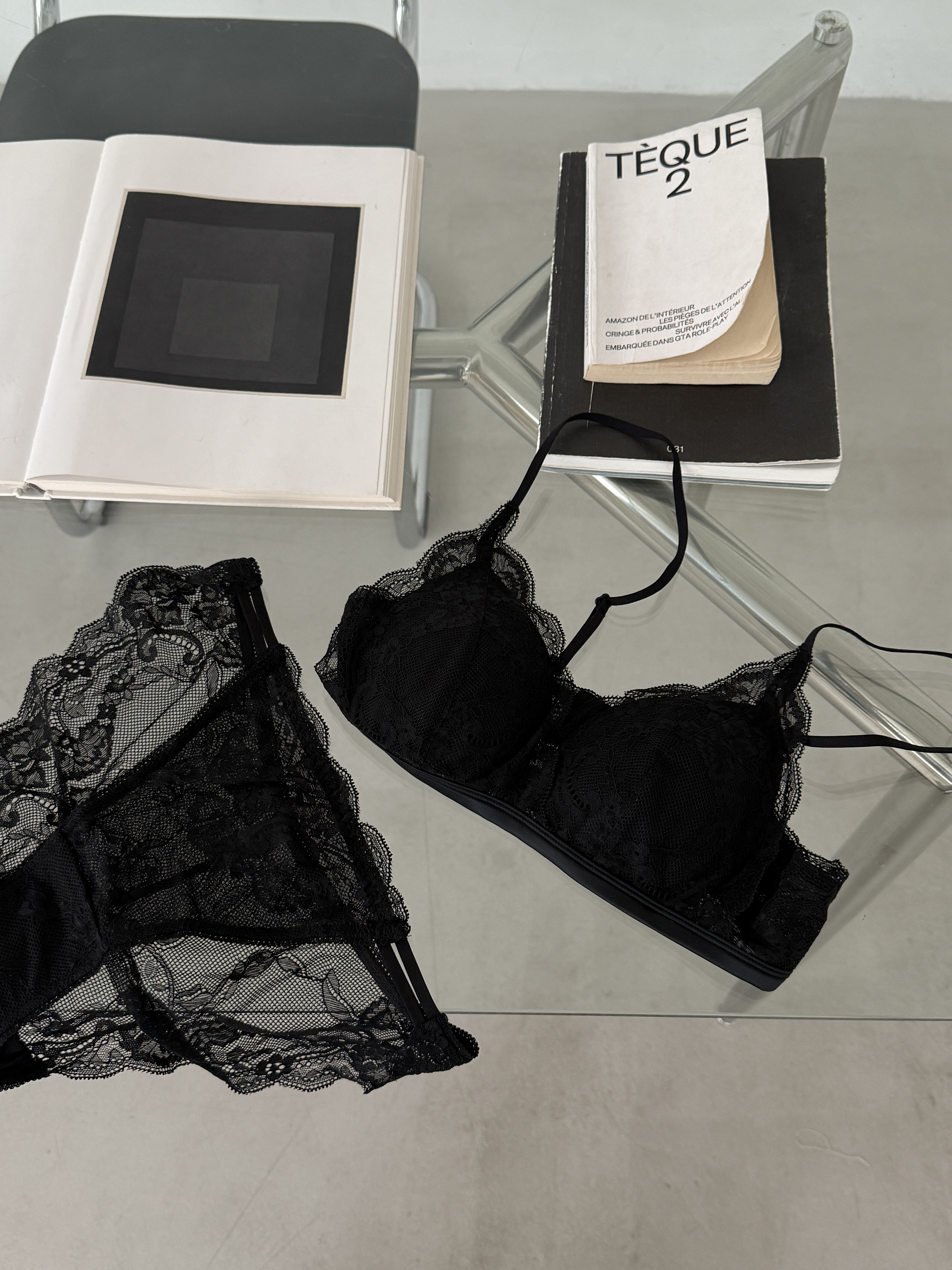 人氣！無鋼圈薄襯蕾絲內衣set(黑/白)