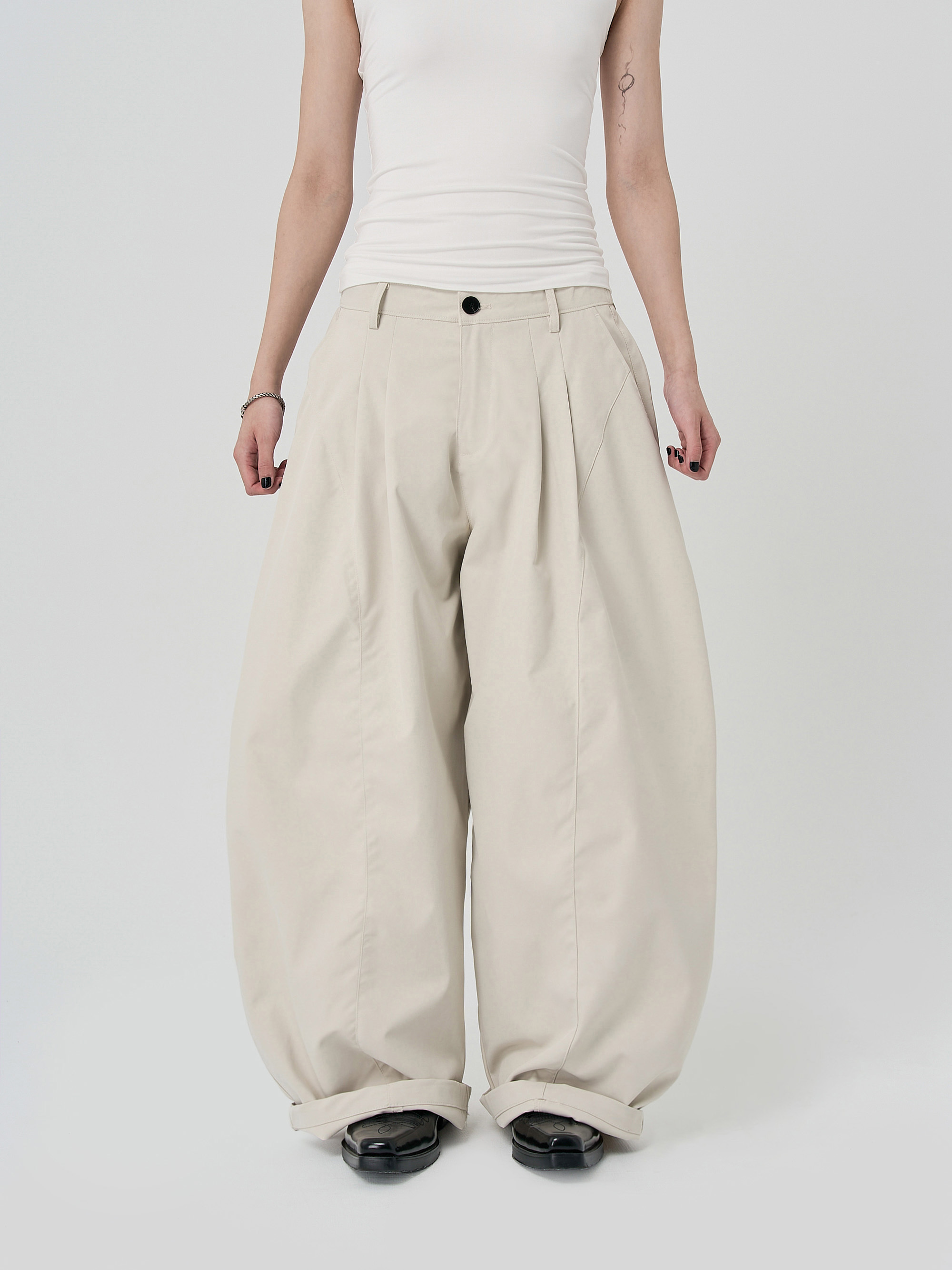 量感抗皺摺縫氣球長褲-米色