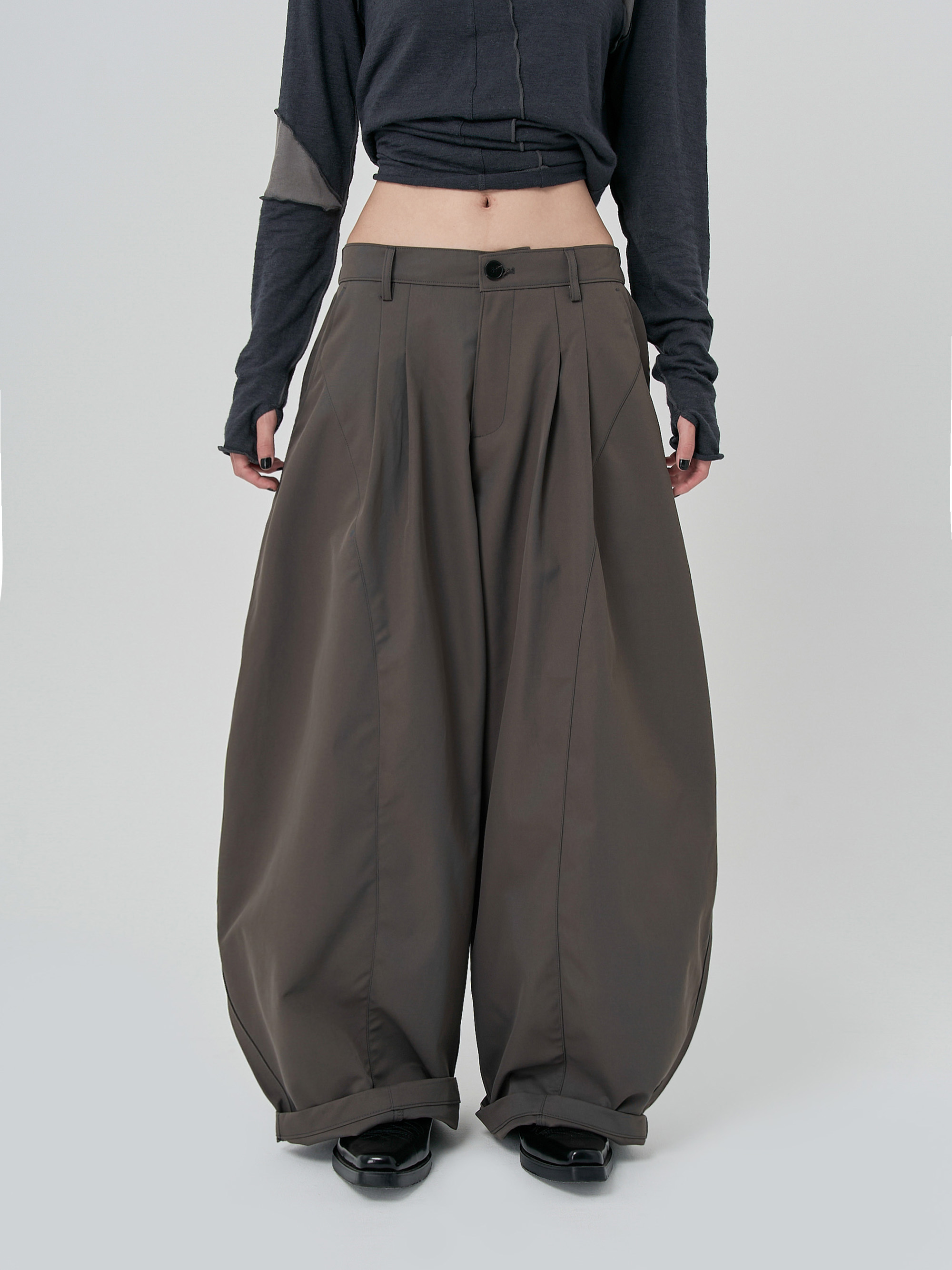 量感抗皺摺縫氣球長褲-軍綠