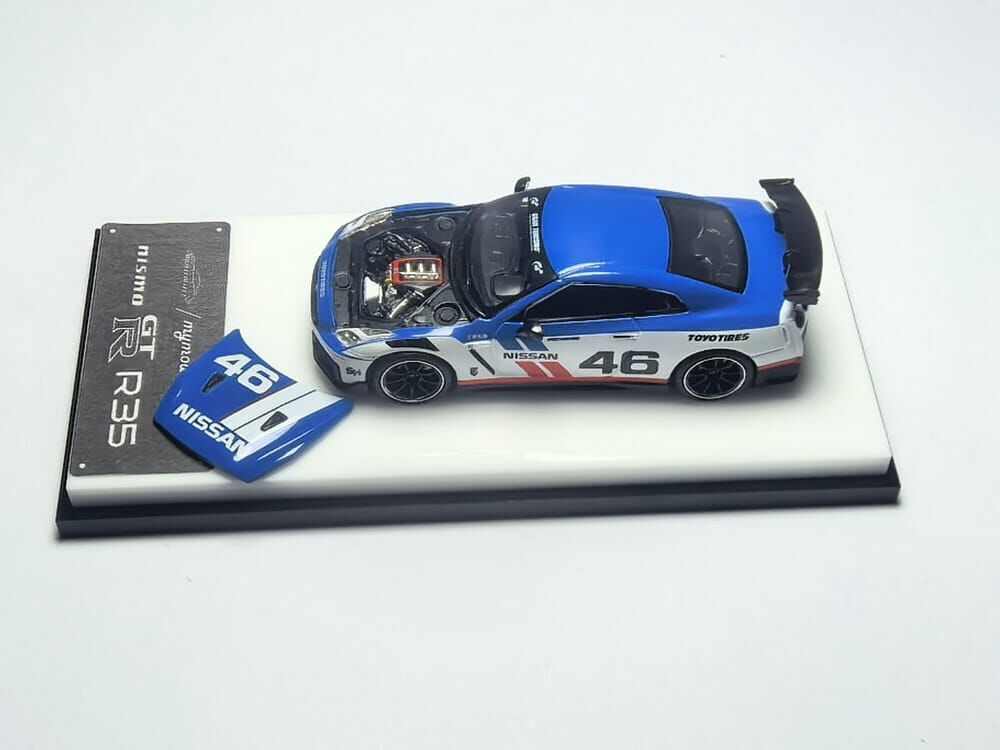 PO-$180 * MODEL COLLECT * 1:64 NISSAN GT-R R35 WHITE BLUE