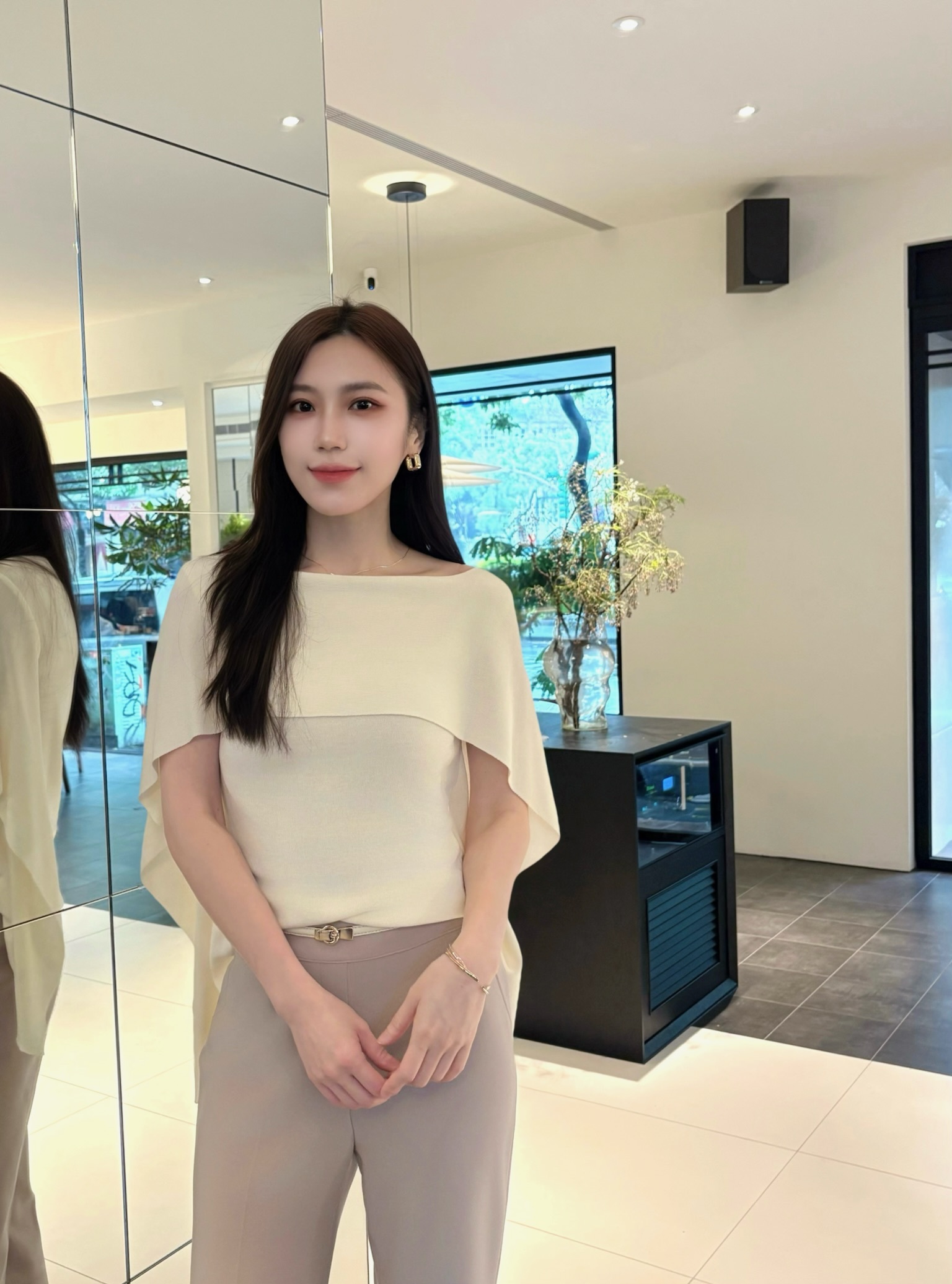 優雅美人!斗篷領片針織上衣